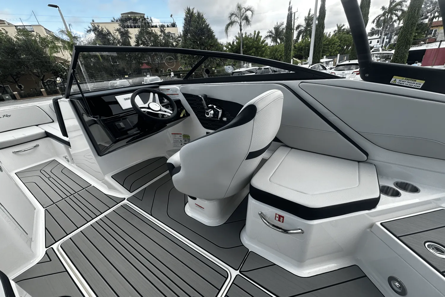 2026 Sea Ray SPX 210 Outboard Image Thumbnail #10