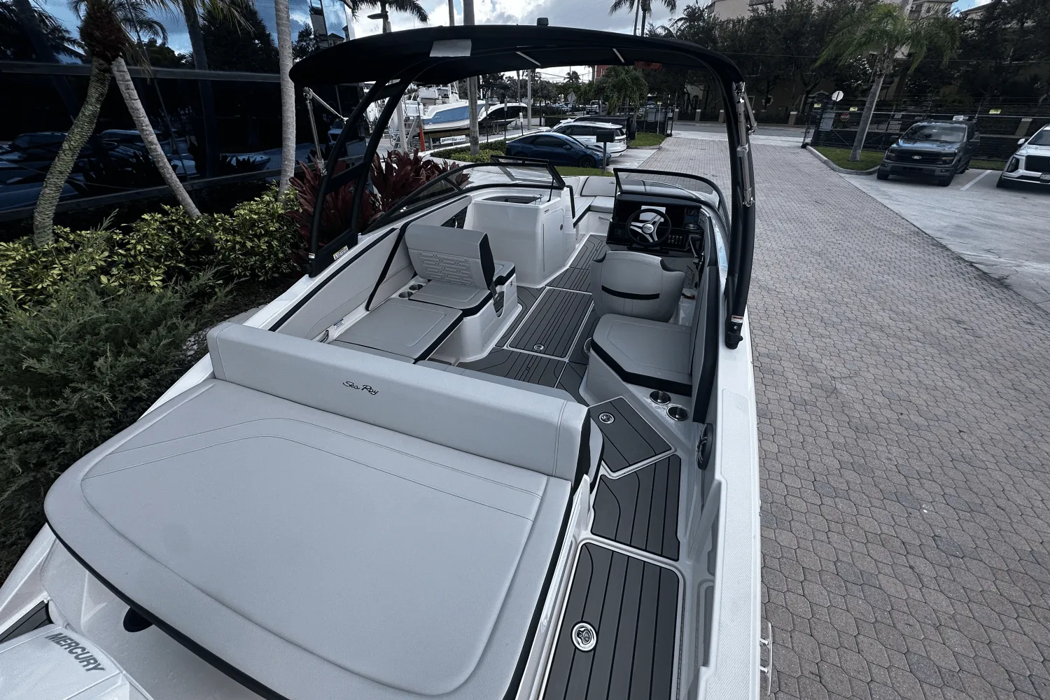 2026 Sea Ray SPX 210 Outboard Image Thumbnail #7