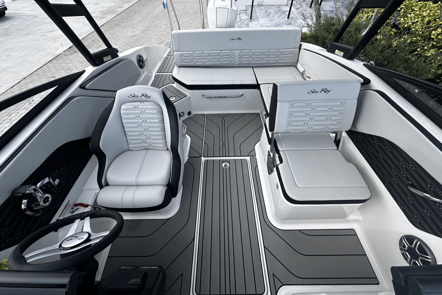 2026 Sea Ray SPX 210 Outboard Image Thumbnail #13