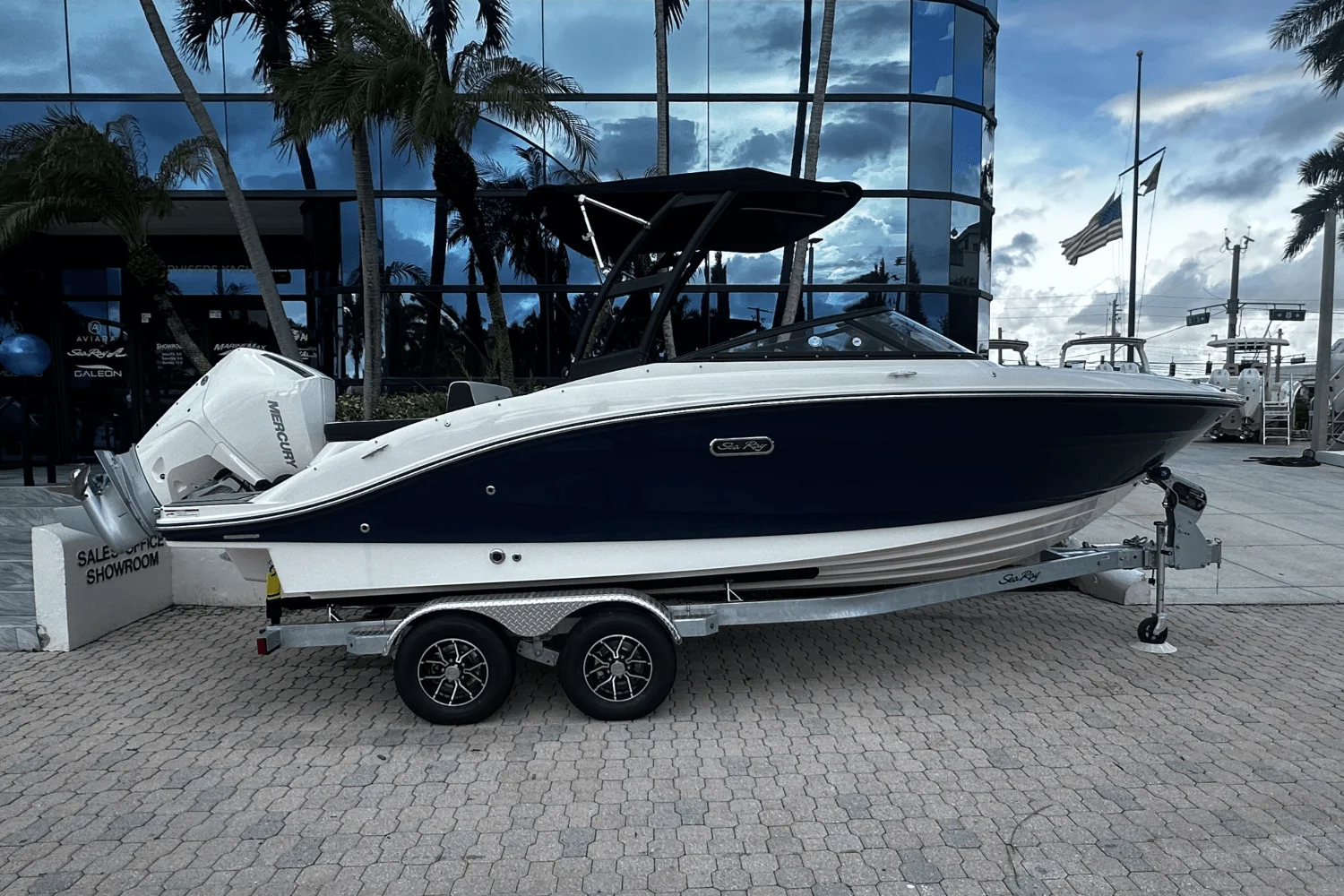 2026 Sea Ray SPX 210 Outboard Image Thumbnail #2