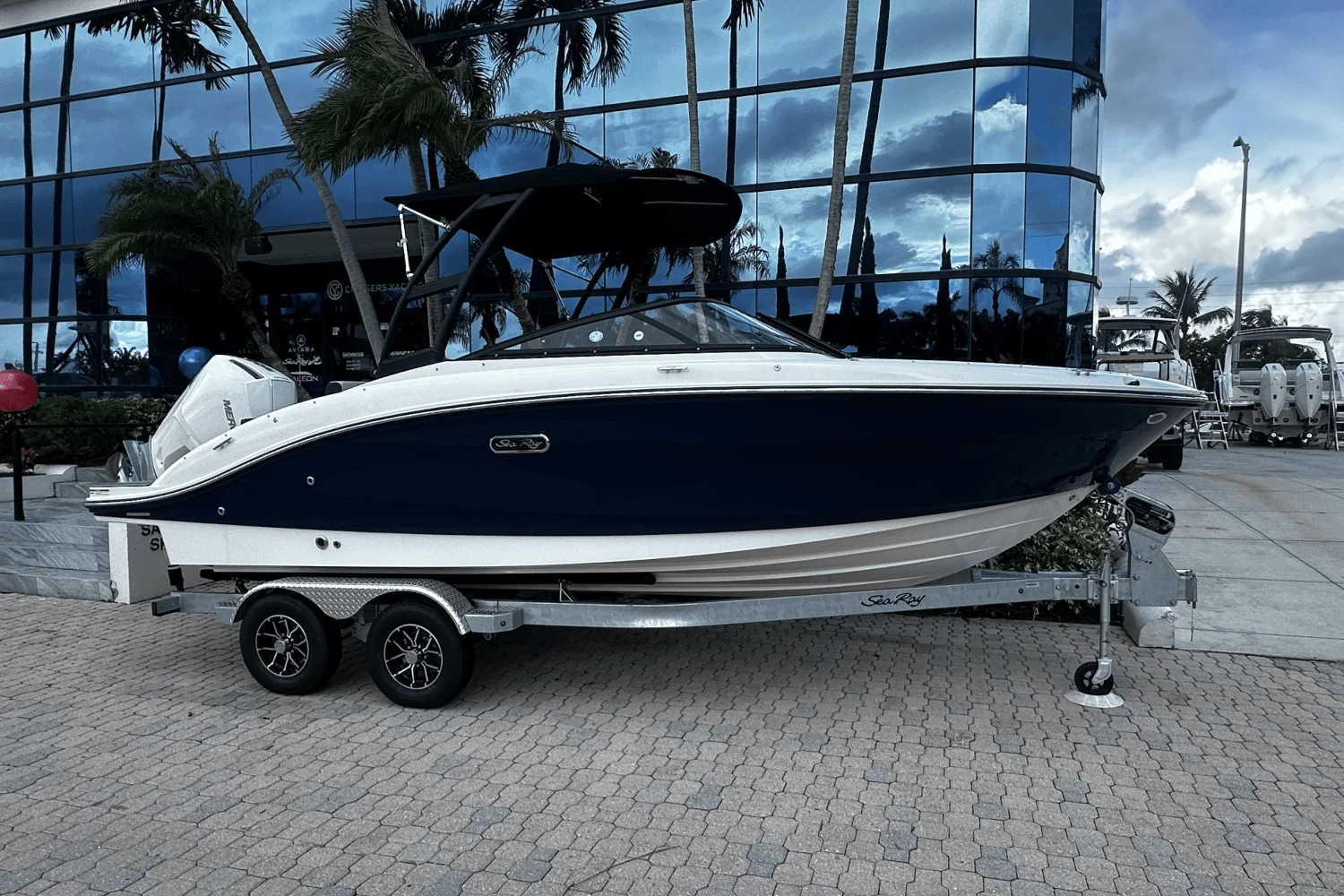 2026 Sea Ray SPX 210 Outboard Image Thumbnail #1