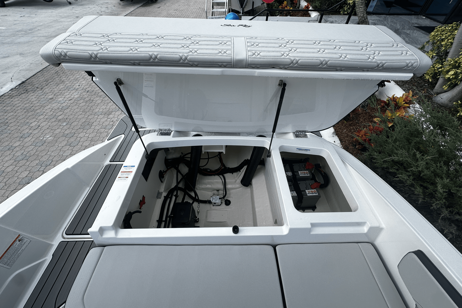 2026 Sea Ray SPX 210 Outboard Image Thumbnail #17