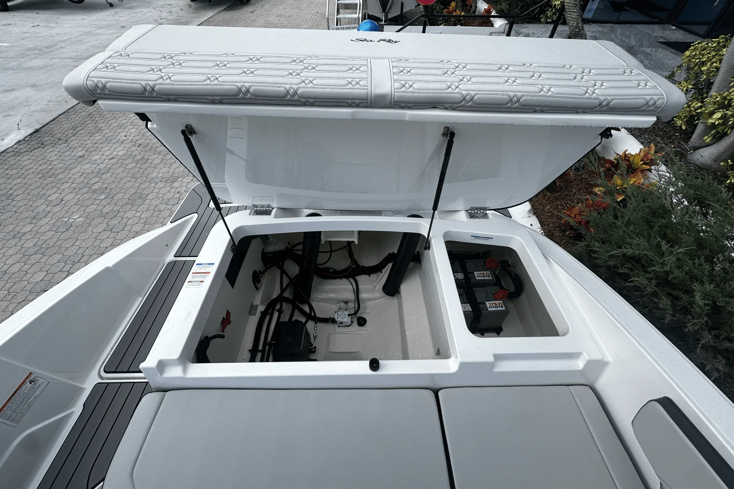 2026 Sea Ray SPX 210 Outboard Image Thumbnail #17