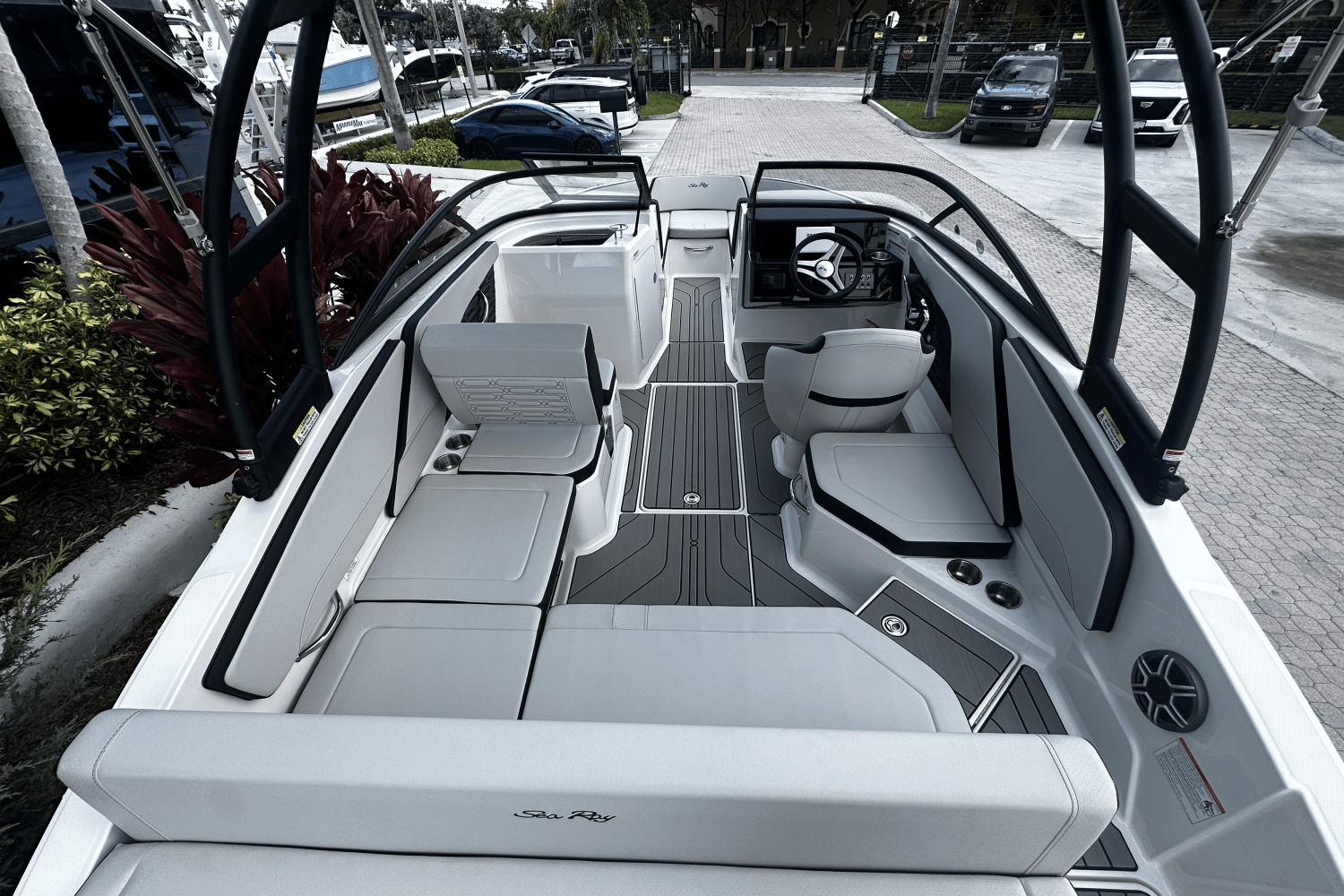 2026 Sea Ray SPX 210 Outboard Image Thumbnail #8