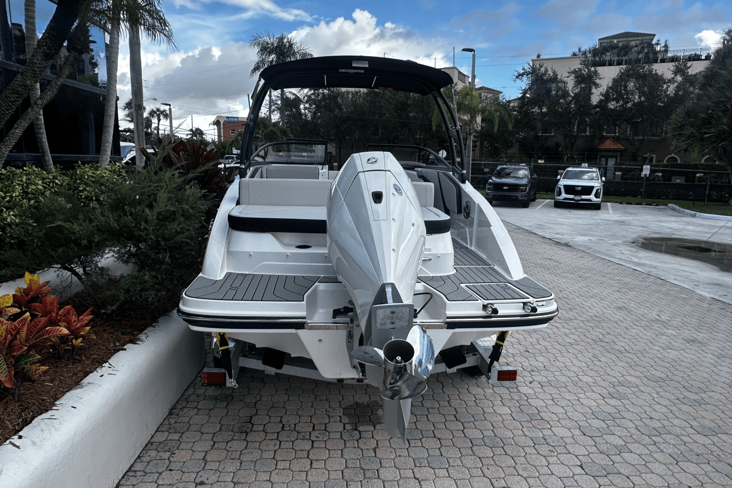 2026 Sea Ray SPX 210 Outboard Image Thumbnail #5