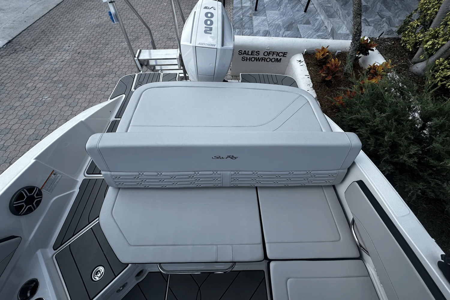 2026 Sea Ray SPX 210 Outboard Image Thumbnail #9