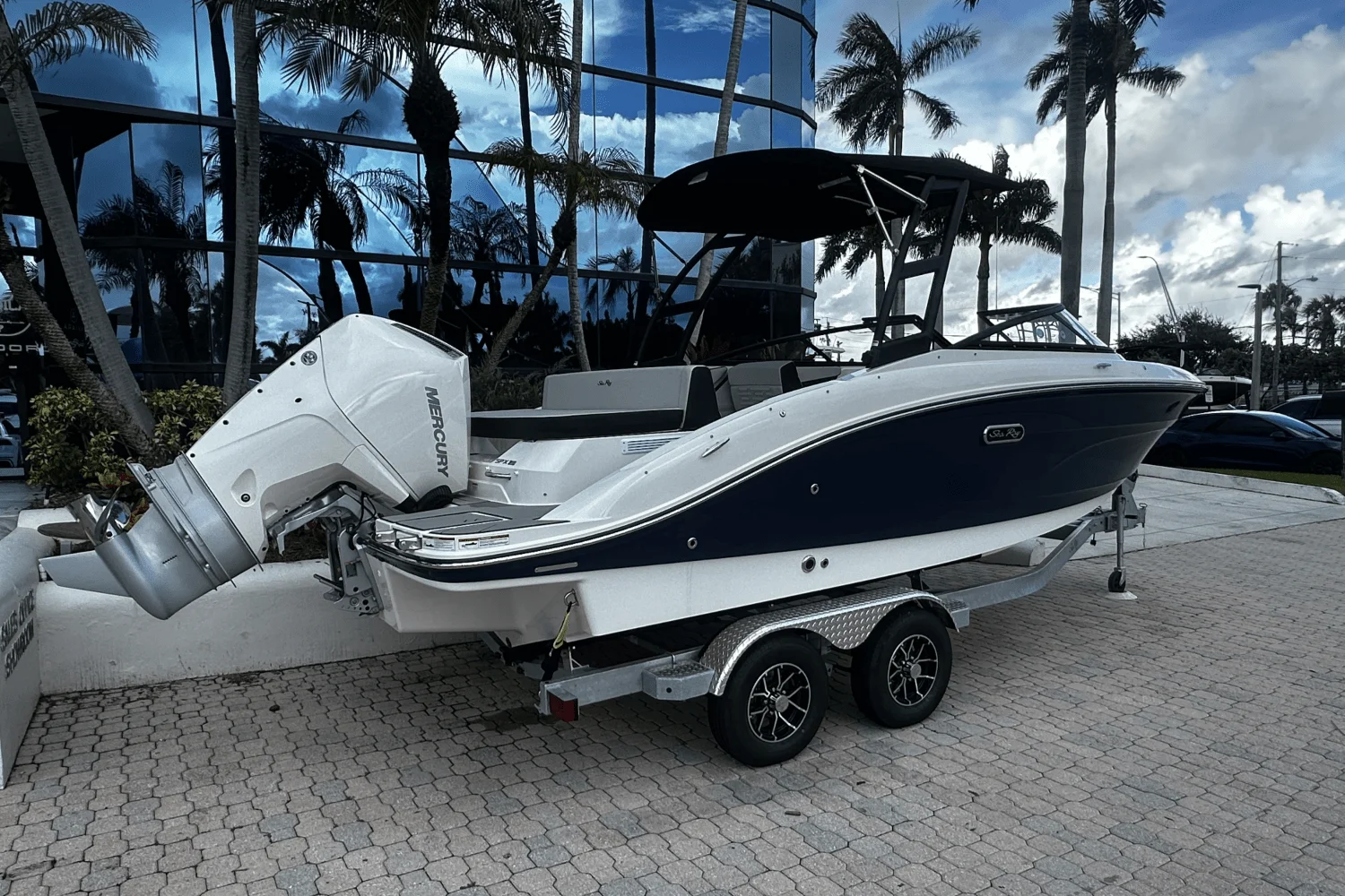 2026 Sea Ray SPX 210 Outboard Image Thumbnail #3