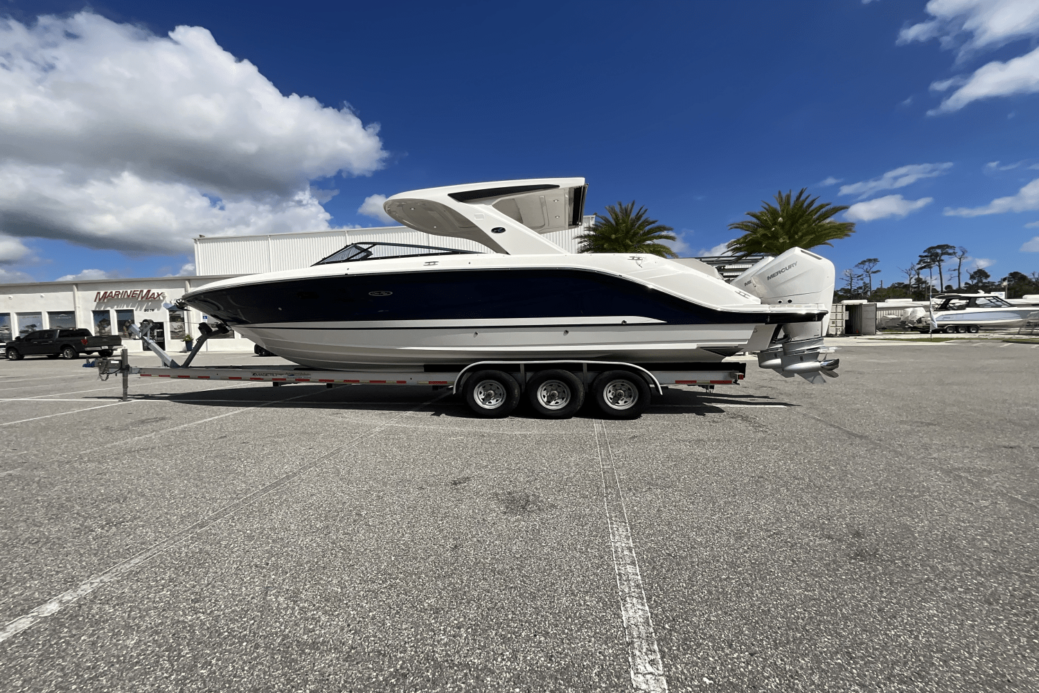 2026 Sea Ray SLX 310 Ouboard Image Thumbnail #8