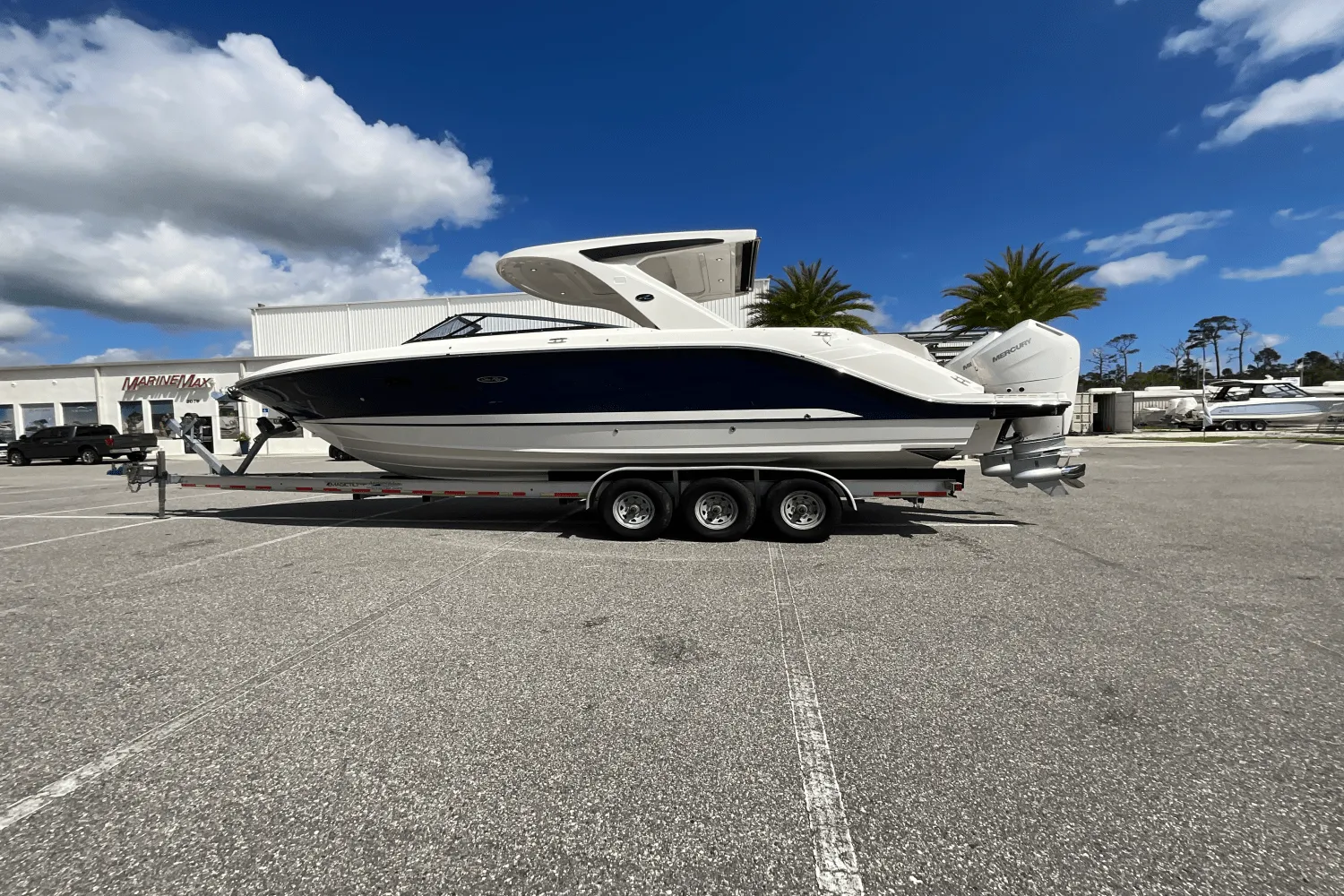 2026 Sea Ray SLX 310 Ouboard Image Thumbnail #8