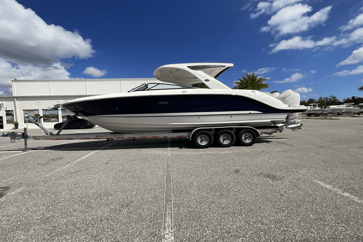 2026 Sea Ray SLX 310 Ouboard Image Thumbnail #14
