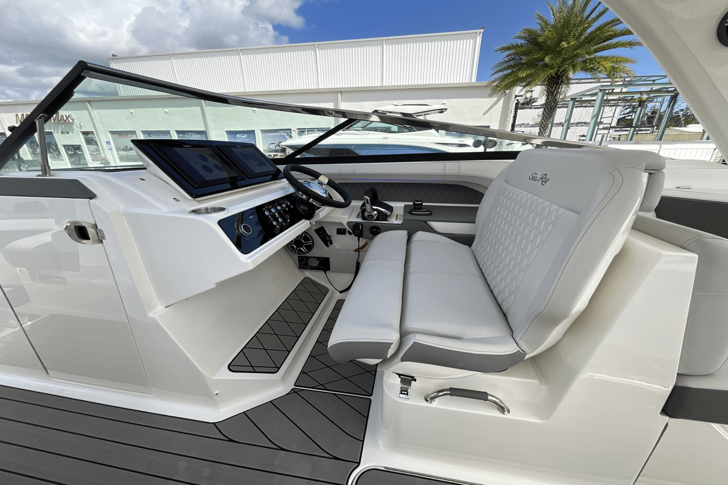2026 Sea Ray SLX 310 Ouboard Image Thumbnail #22