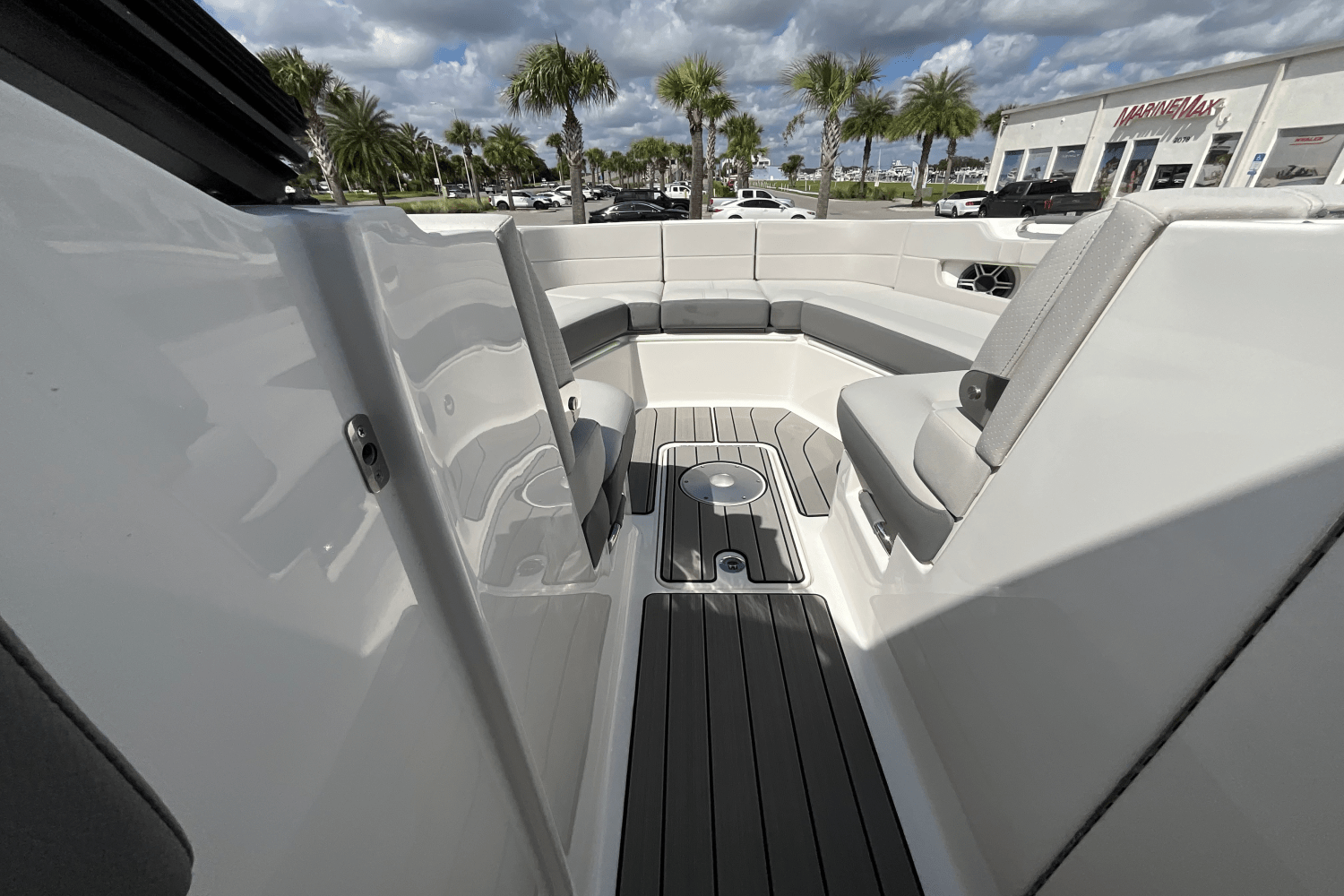 2026 Sea Ray SLX 310 Outboard Image Thumbnail #26