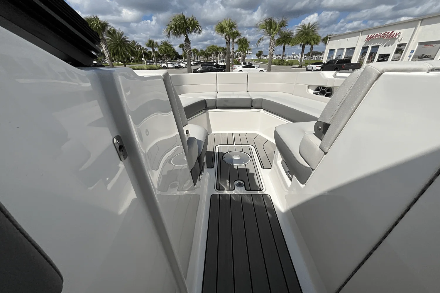 2026 Sea Ray SLX 310 Outboard Image Thumbnail #26