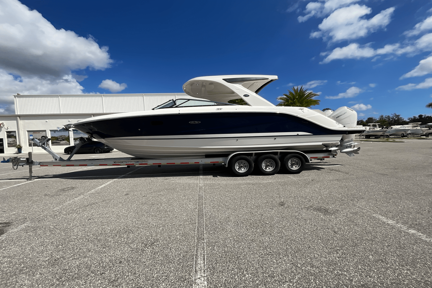 2026 Sea Ray SLX 310 Outboard Image Thumbnail #14