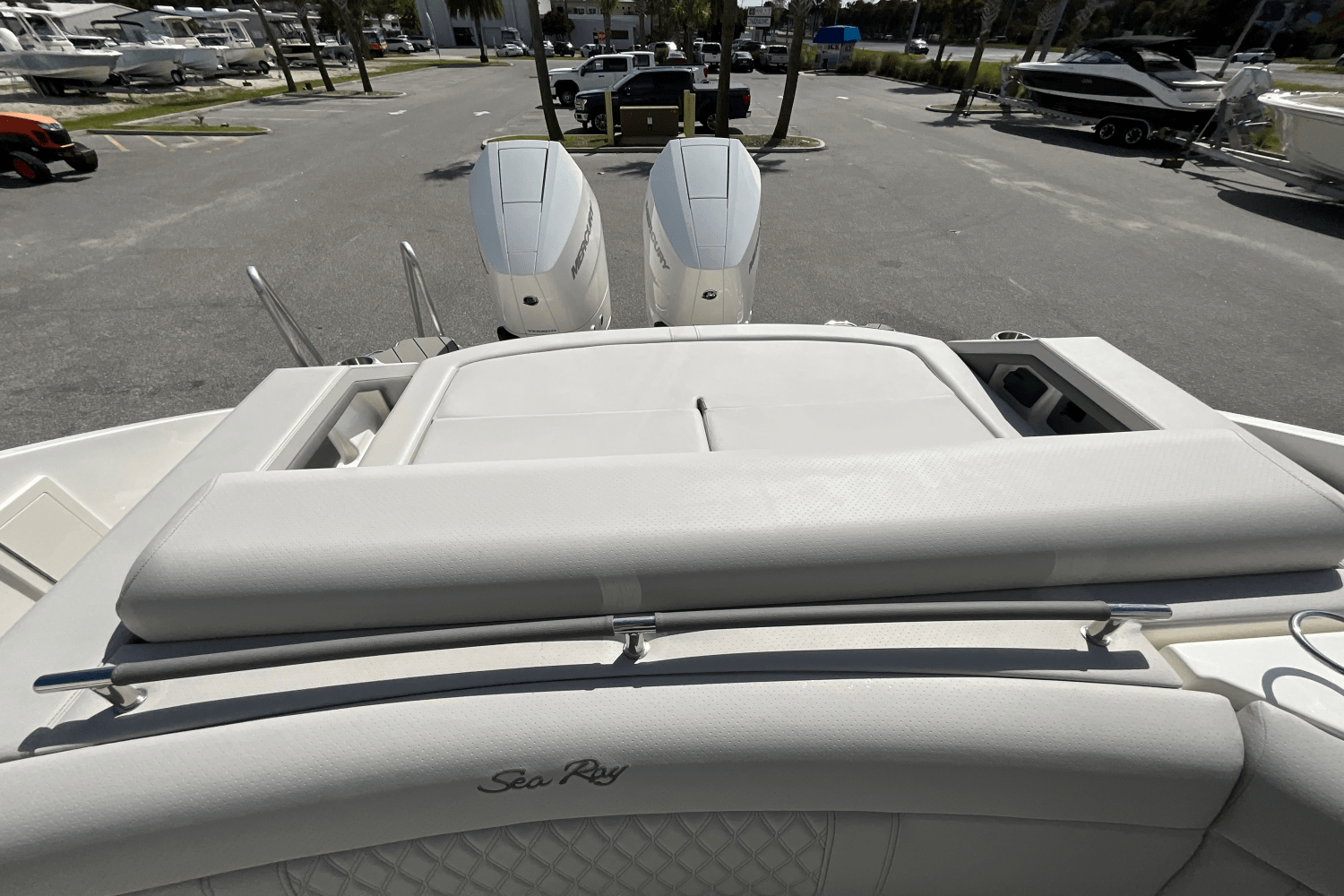 2026 Sea Ray SLX 310 Outboard Image Thumbnail #18