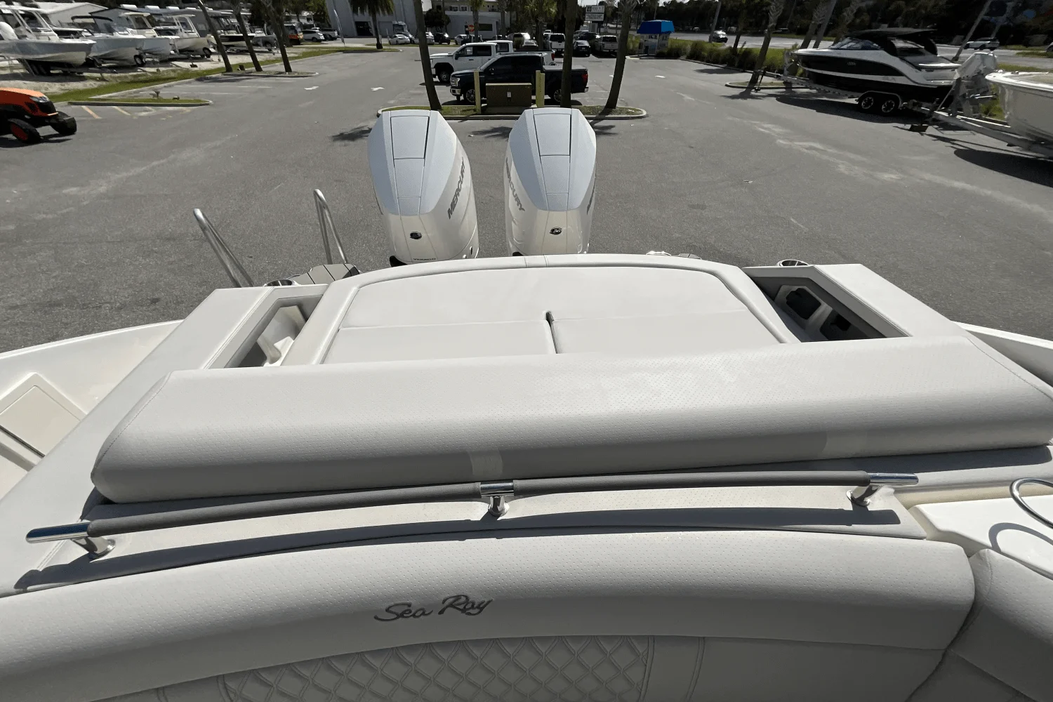 2026 Sea Ray SLX 310 Outboard Image Thumbnail #18
