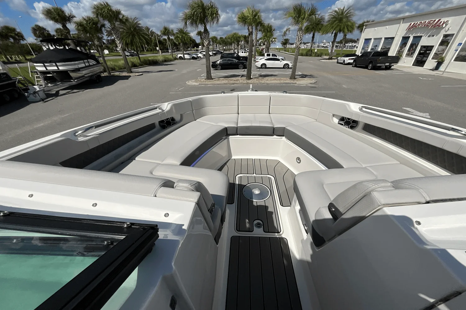 2026 Sea Ray SLX 310 Outboard Image Thumbnail #24