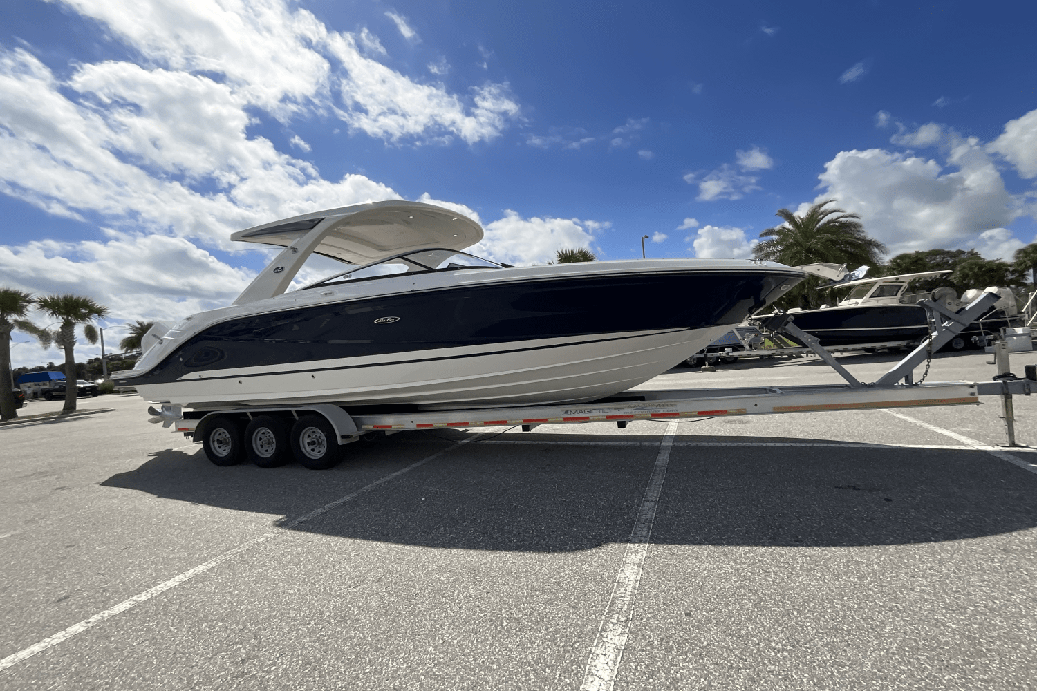 2026 Sea Ray SLX 310 Ouboard Image Thumbnail #4