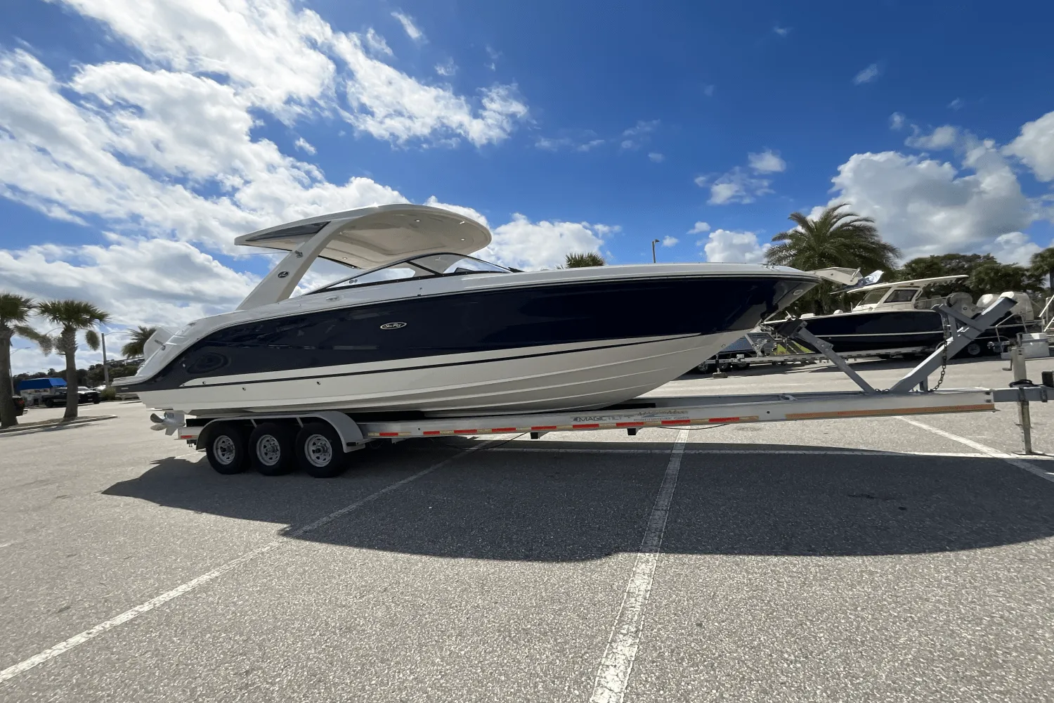 2026 Sea Ray SLX 310 Ouboard Image Thumbnail #4