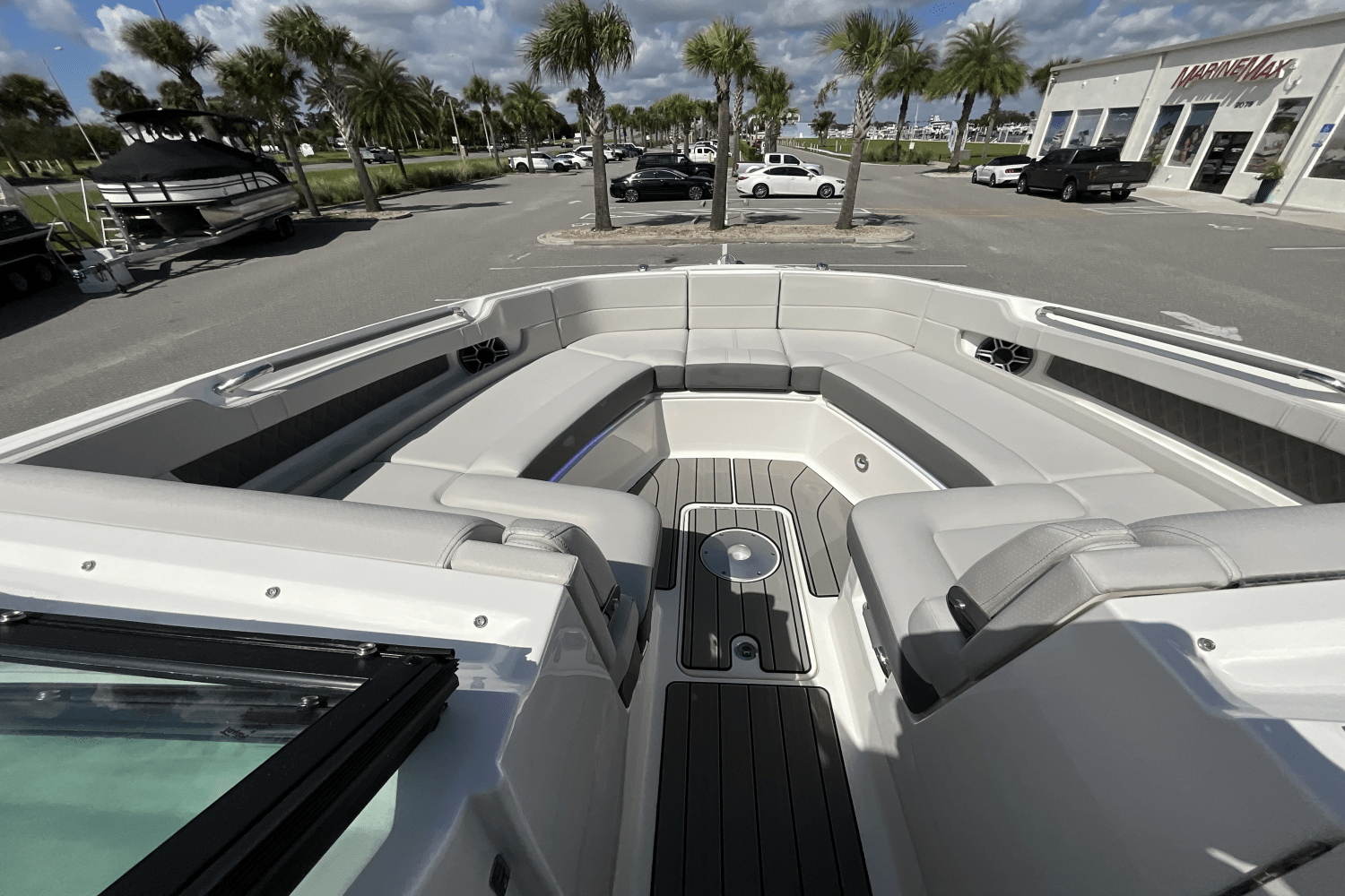 2026 Sea Ray SLX 310 Ouboard Image Thumbnail #24