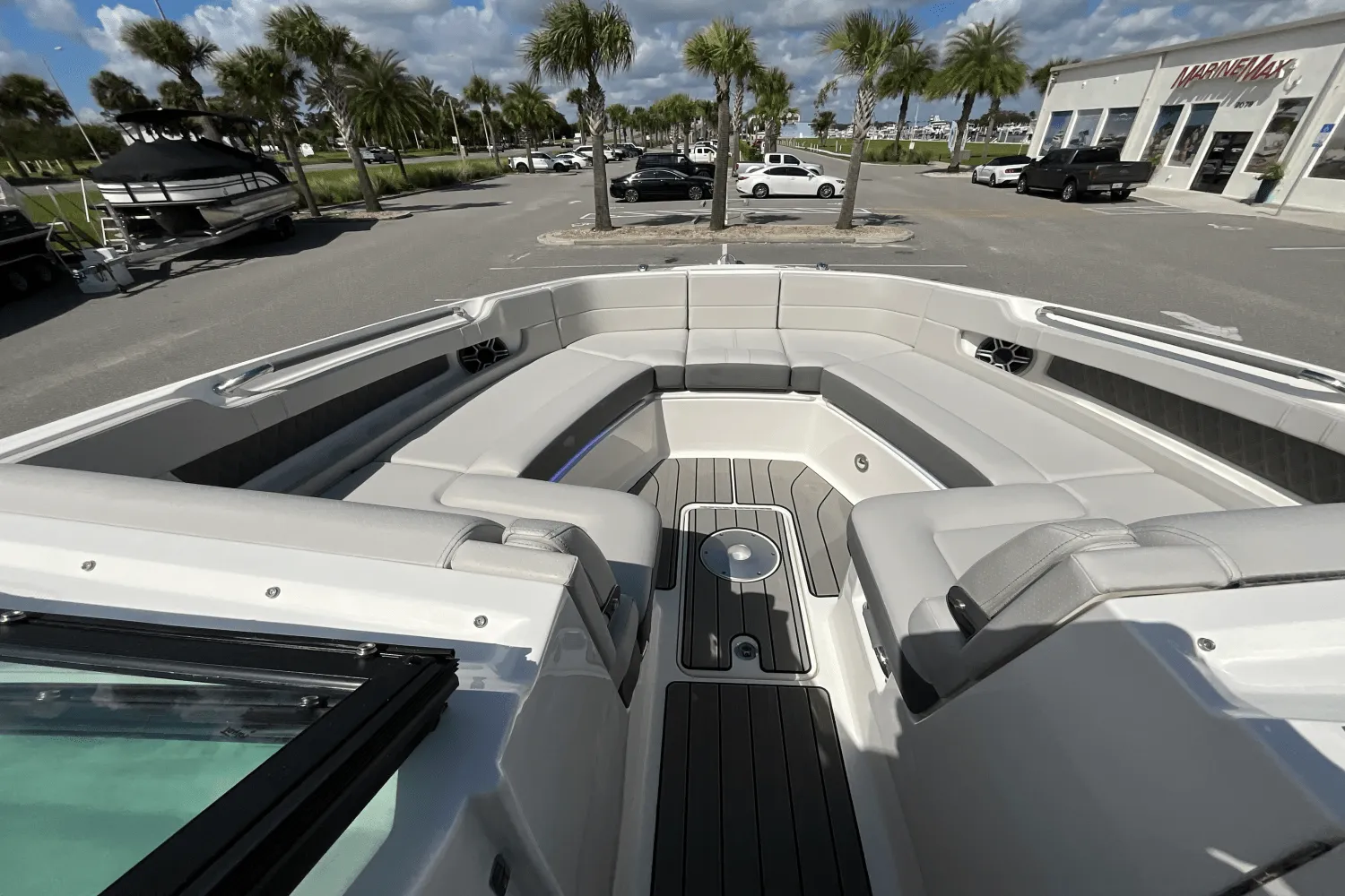 2026 Sea Ray SLX 310 Ouboard Image Thumbnail #24