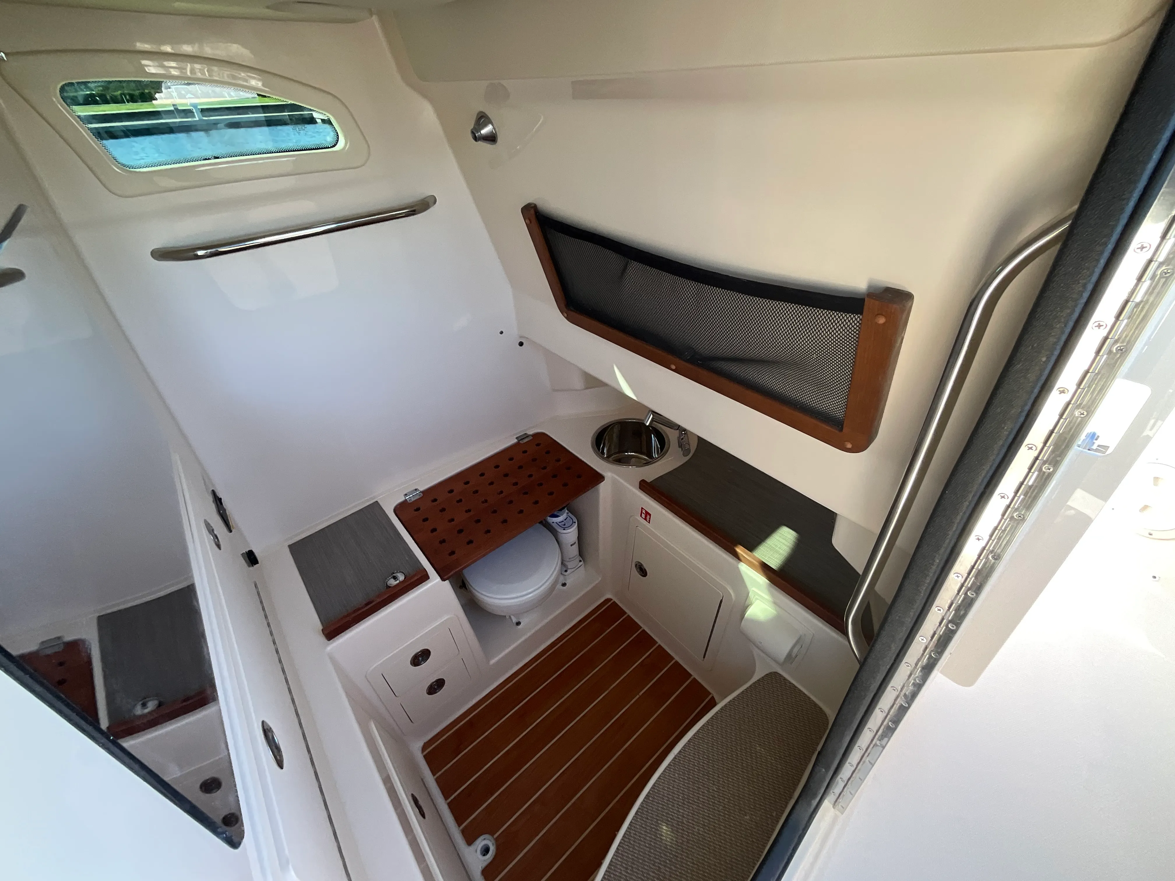 2026 Grady-White Canyon 306 Image Thumbnail #13