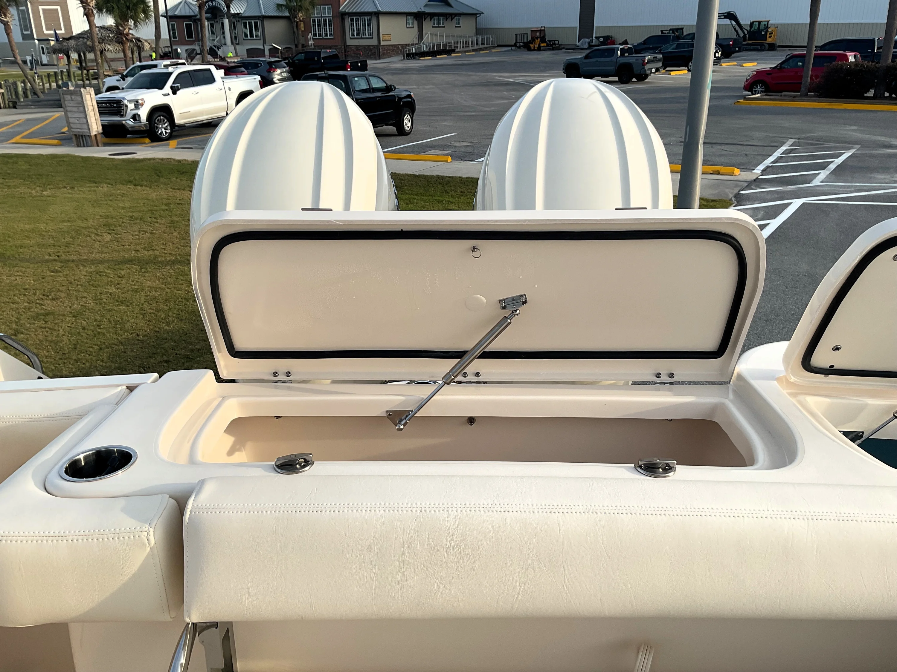 2026 Grady-White Freedom 275 Image Thumbnail #9