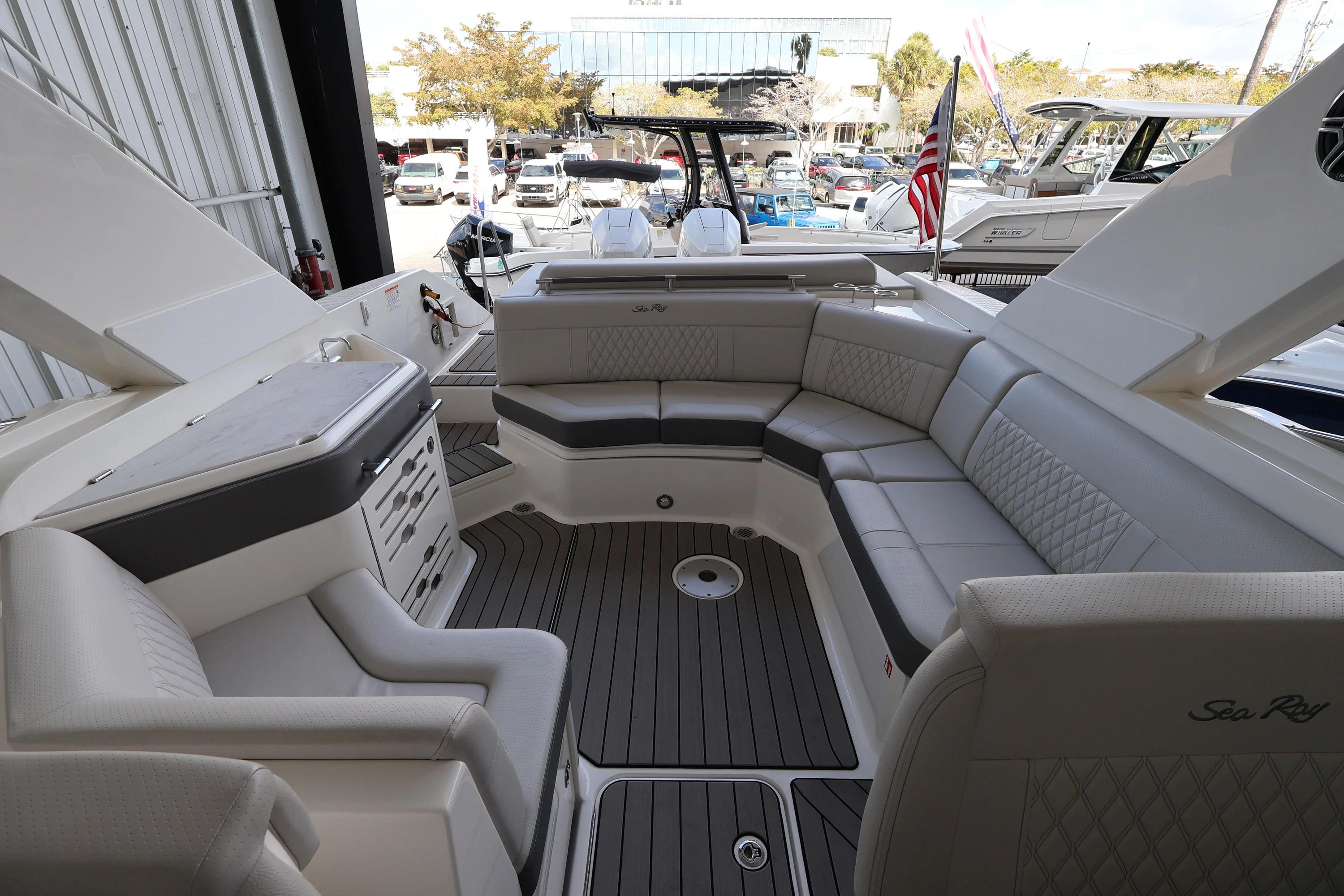 2026 Sea Ray SLX 310 Outboard Image Thumbnail #9