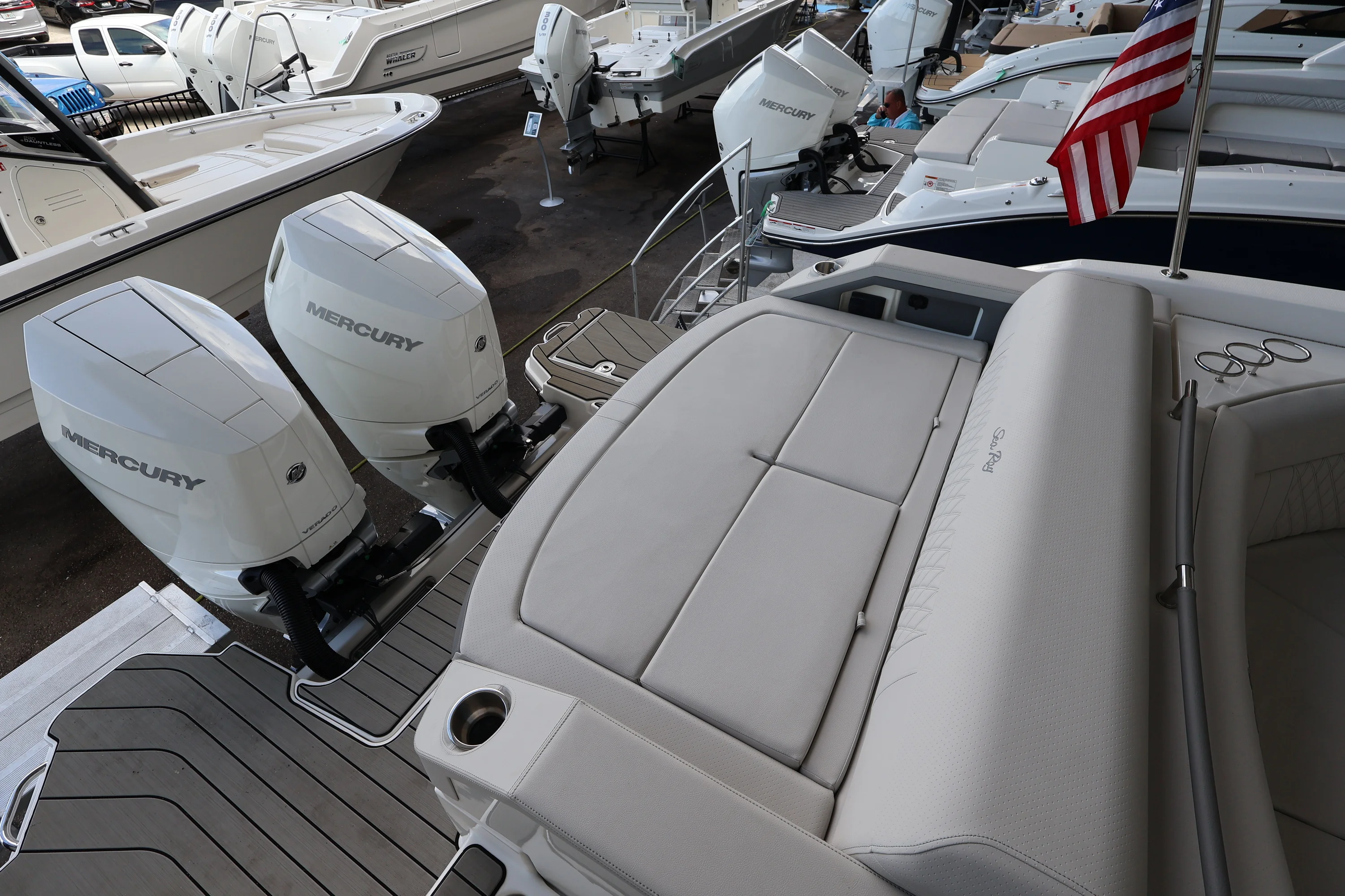2026 Sea Ray SLX 310 Outboard Image Thumbnail #3