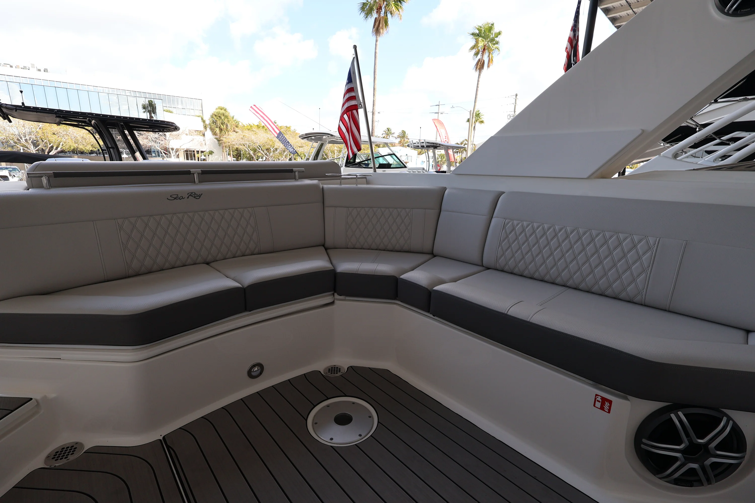 2026 Sea Ray SLX 310 Outboard Image Thumbnail #8