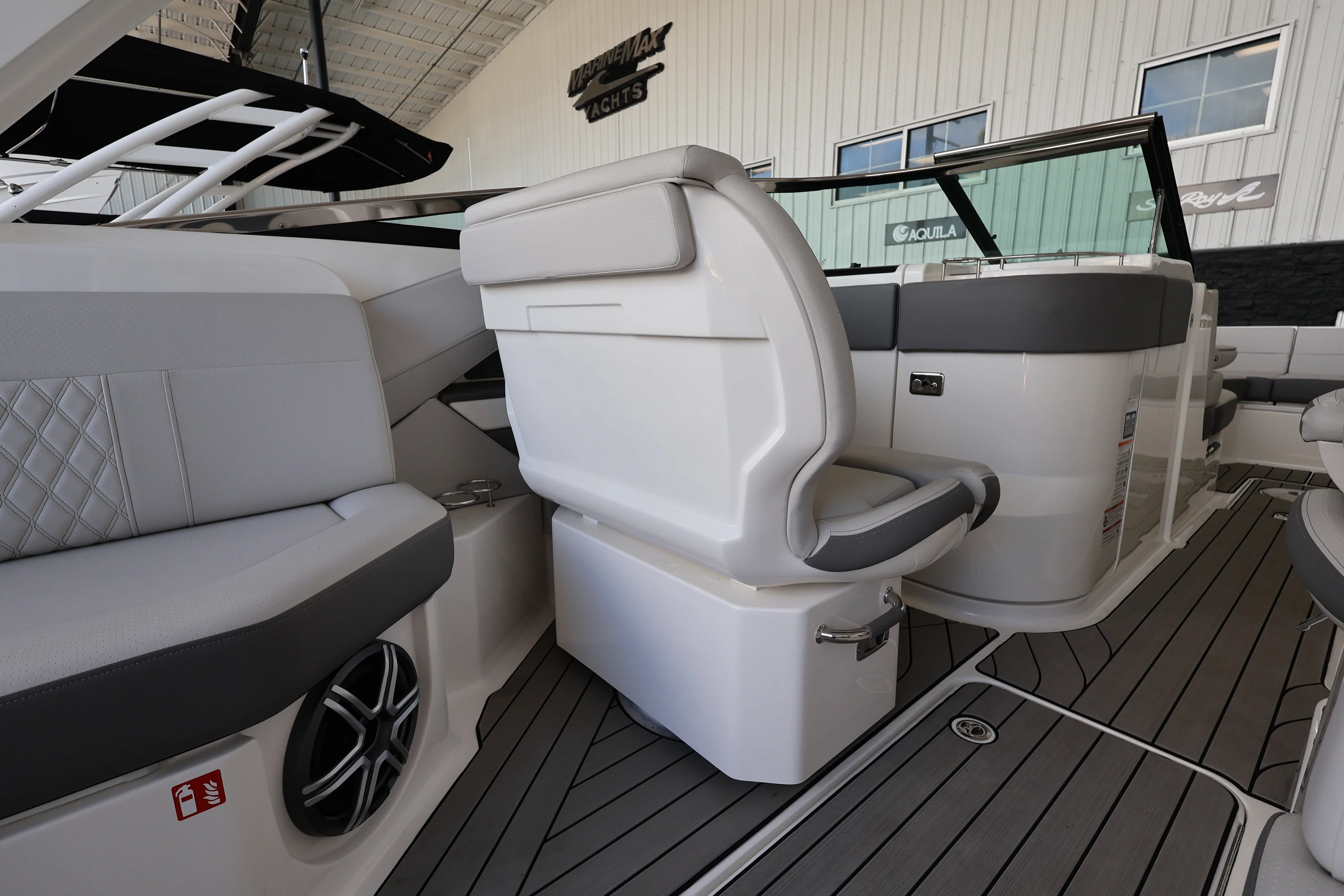 2026 Sea Ray SLX 310 Outboard Image Thumbnail #10