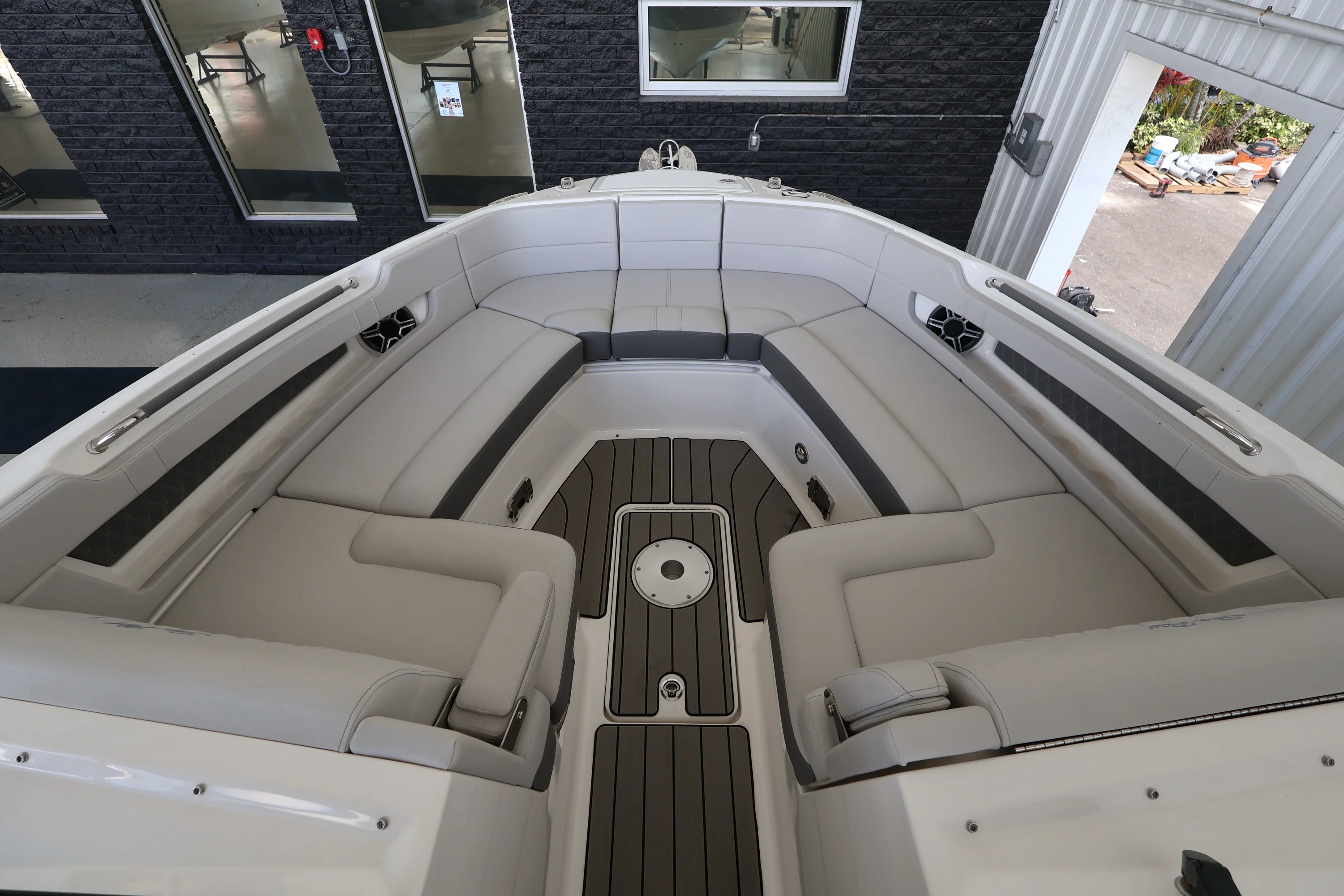 2026 Sea Ray SLX 310 Outboard Image Thumbnail #19