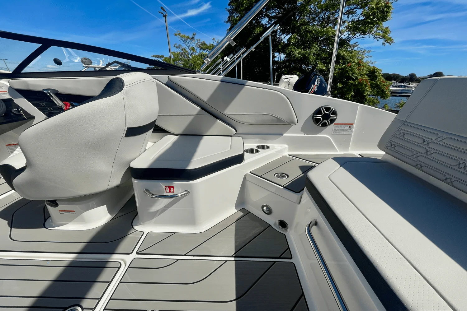 2026 Sea Ray SPX 210 Outboard Image Thumbnail #6