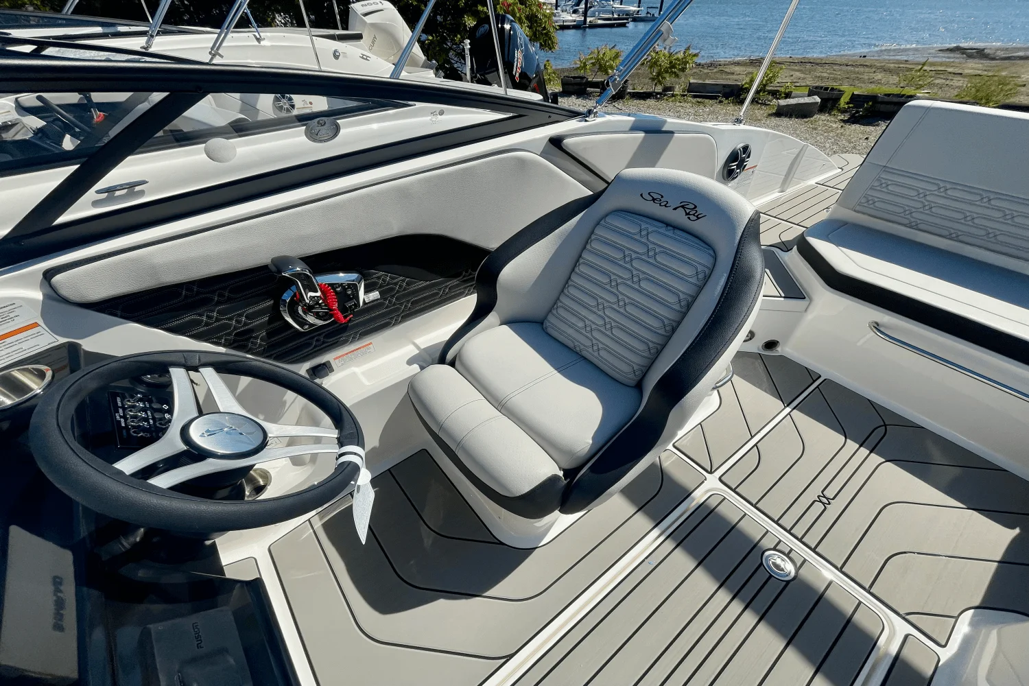 2026 Sea Ray SPX 210 Outboard Image Thumbnail #8