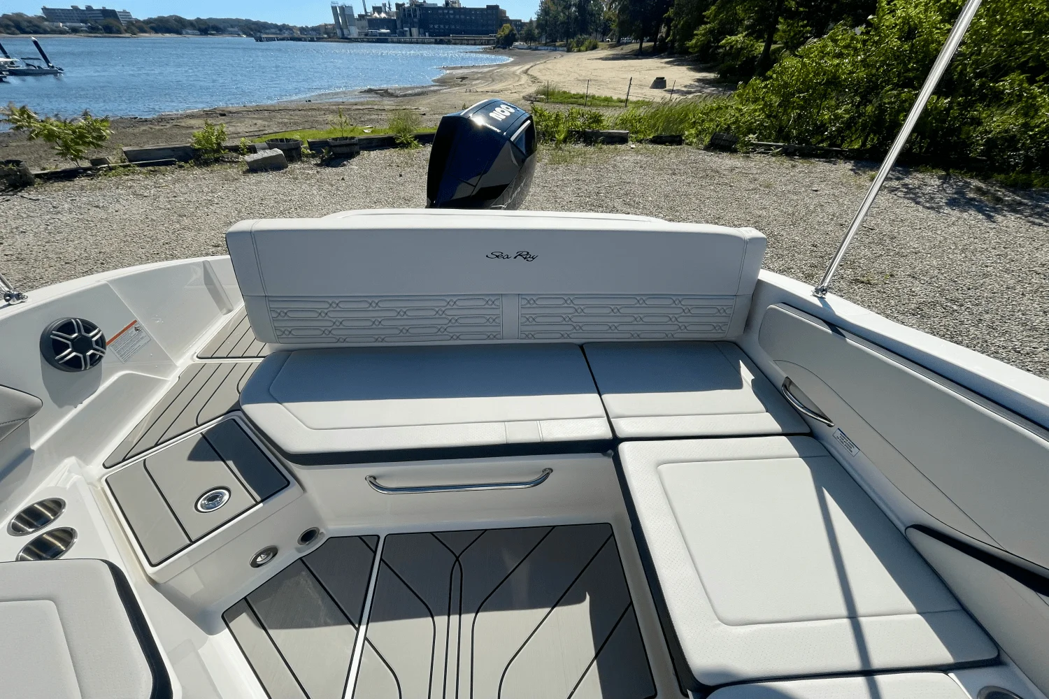 2026 Sea Ray SPX 210 Outboard Image Thumbnail #4