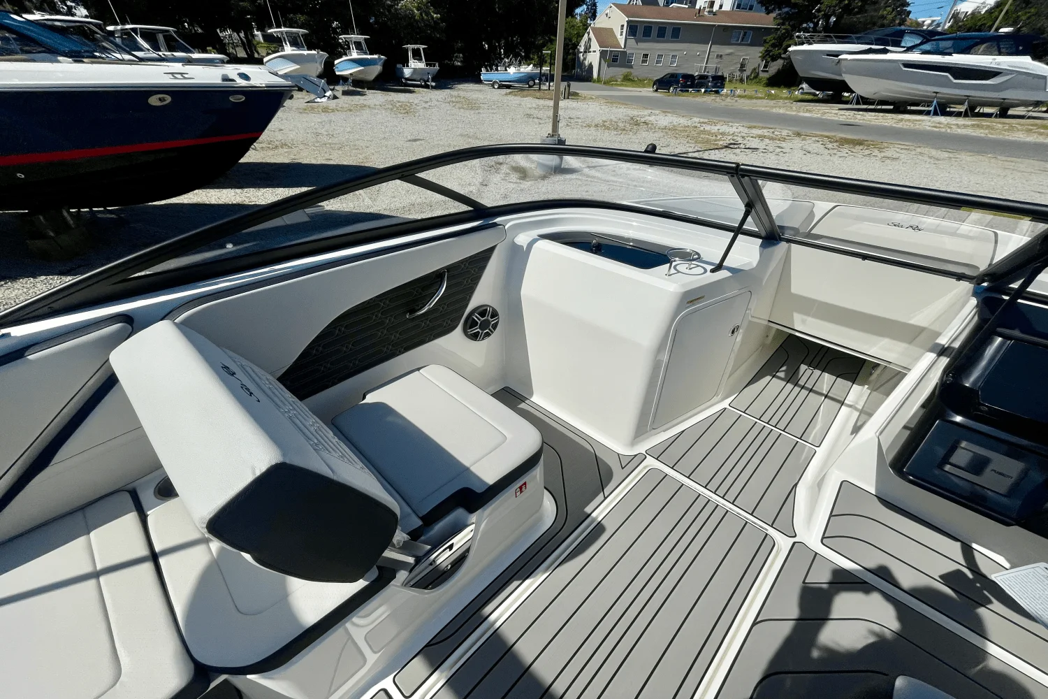 2026 Sea Ray SPX 210 Outboard Image Thumbnail #14