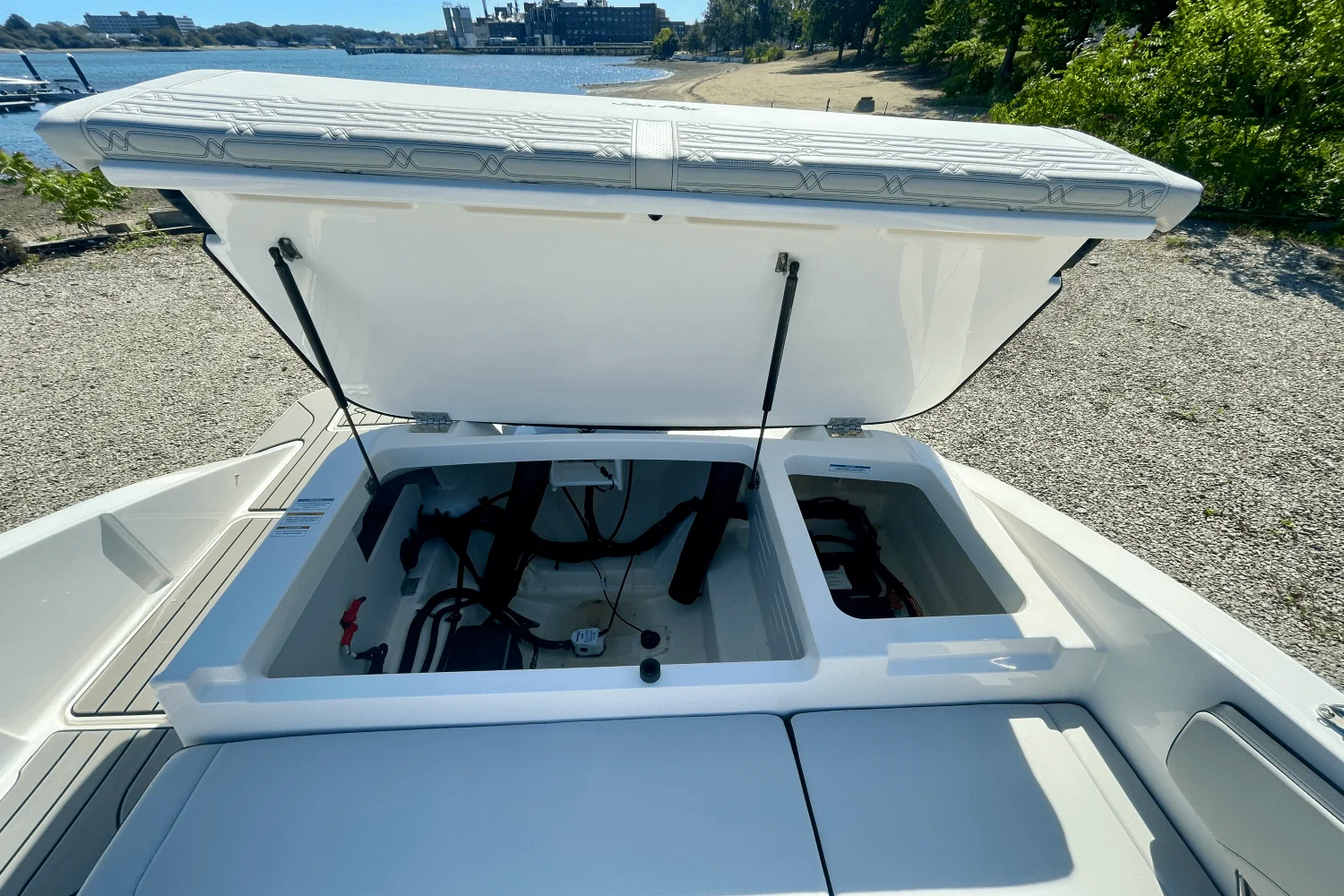 2026 Sea Ray SPX 210 Outboard Image Thumbnail #5