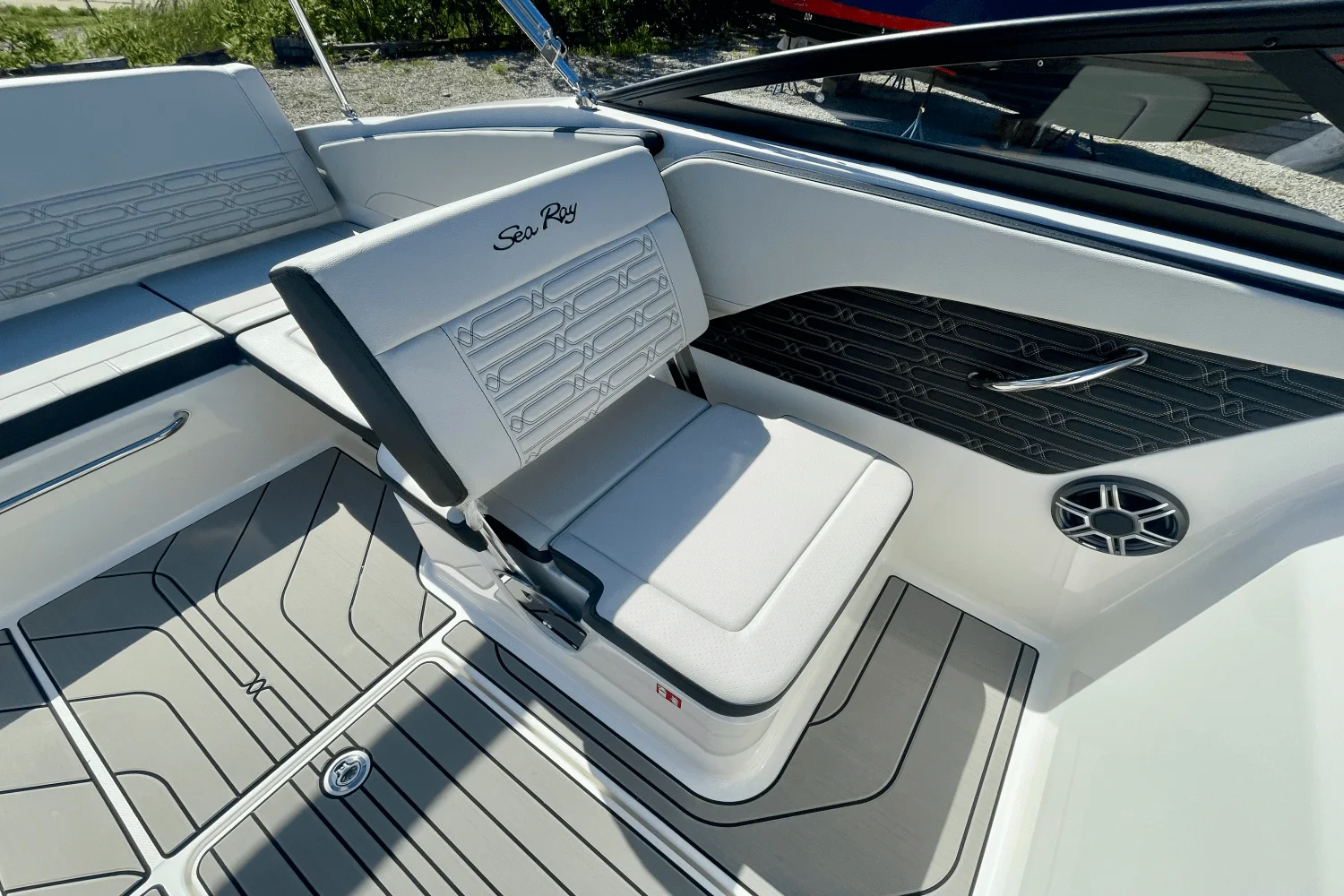 2026 Sea Ray SPX 210 Outboard Image Thumbnail #12