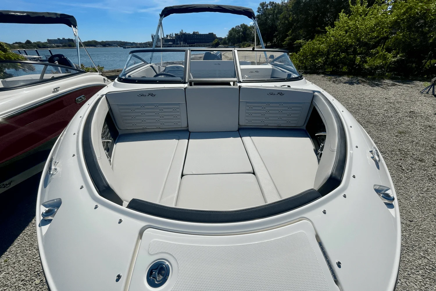 2026 Sea Ray SPX 210 Outboard Image Thumbnail #20