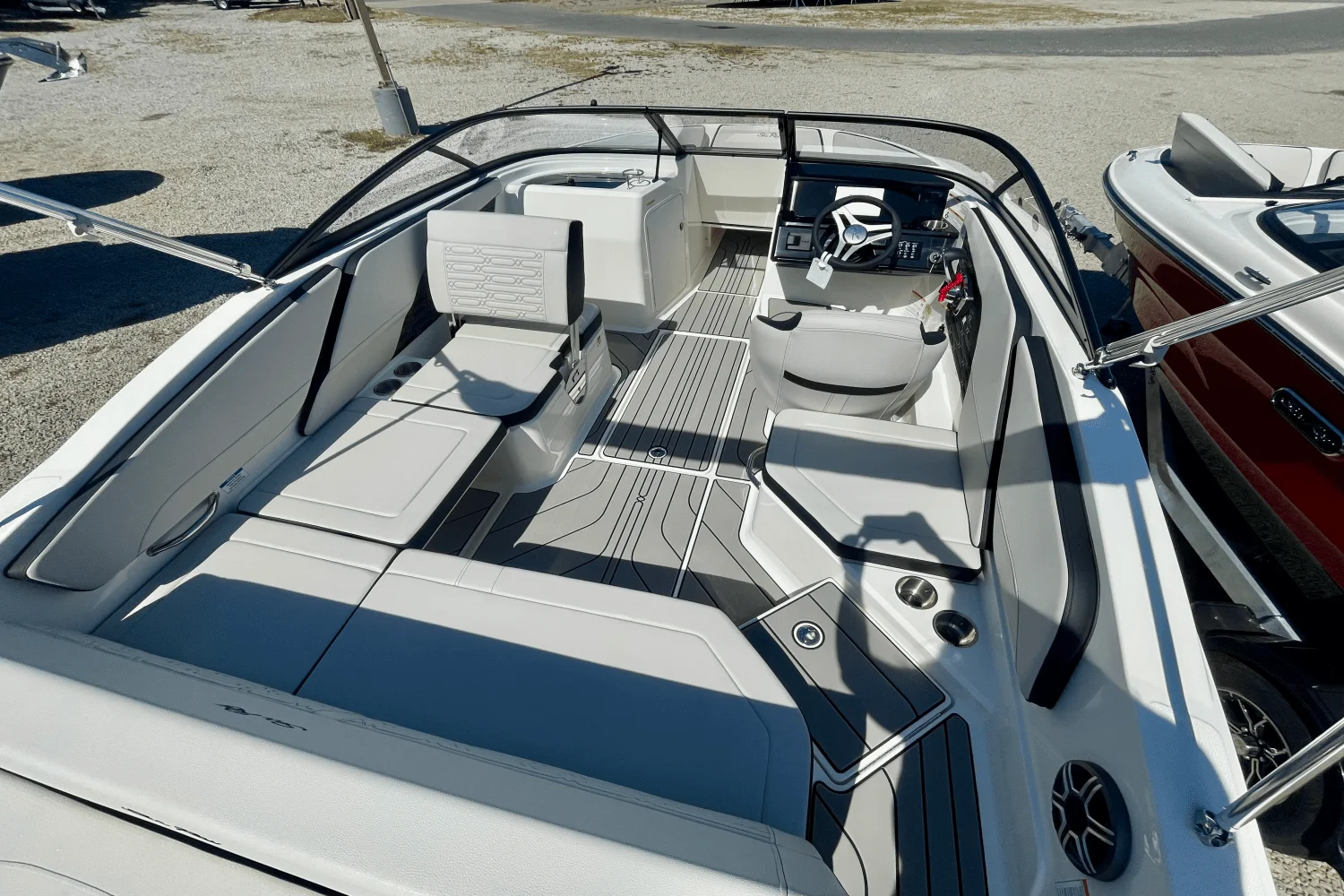 2026 Sea Ray SPX 210 Outboard Image Thumbnail #3