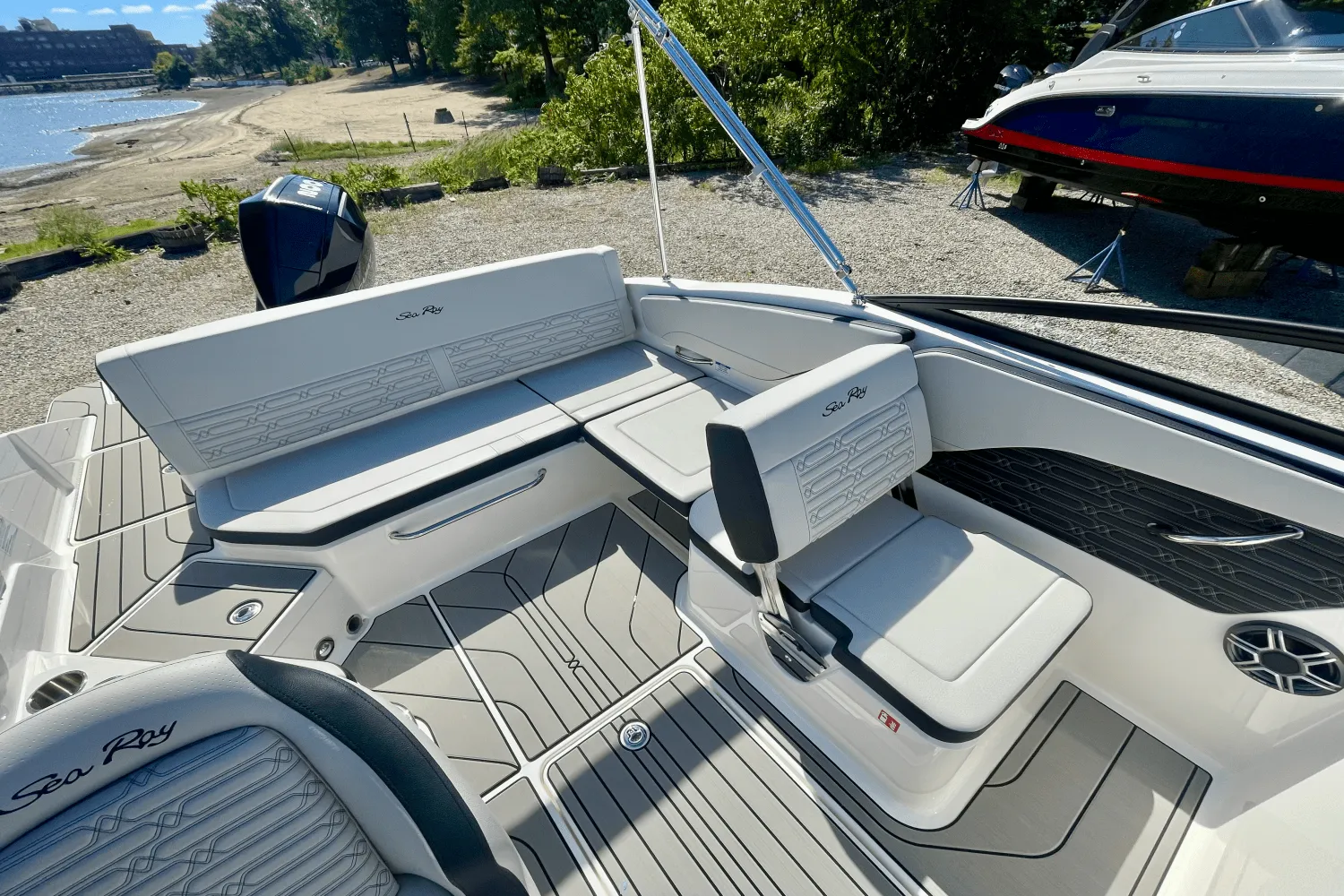 2026 Sea Ray SPX 210 Outboard Image Thumbnail #10