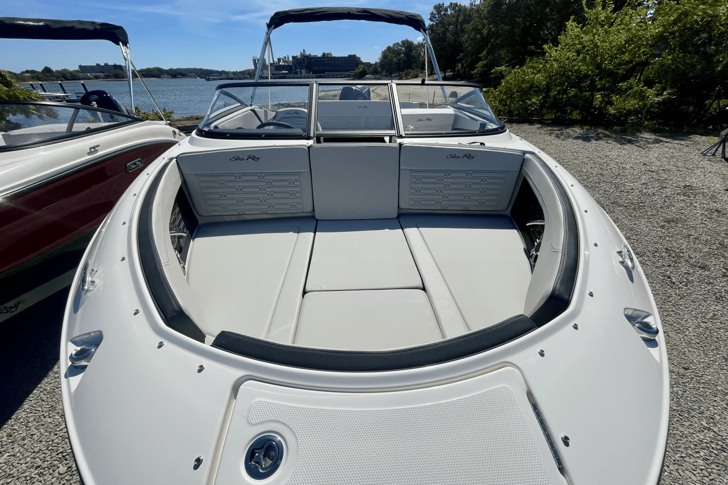 2026 Sea Ray SPX 210 Outboard Image Thumbnail #20