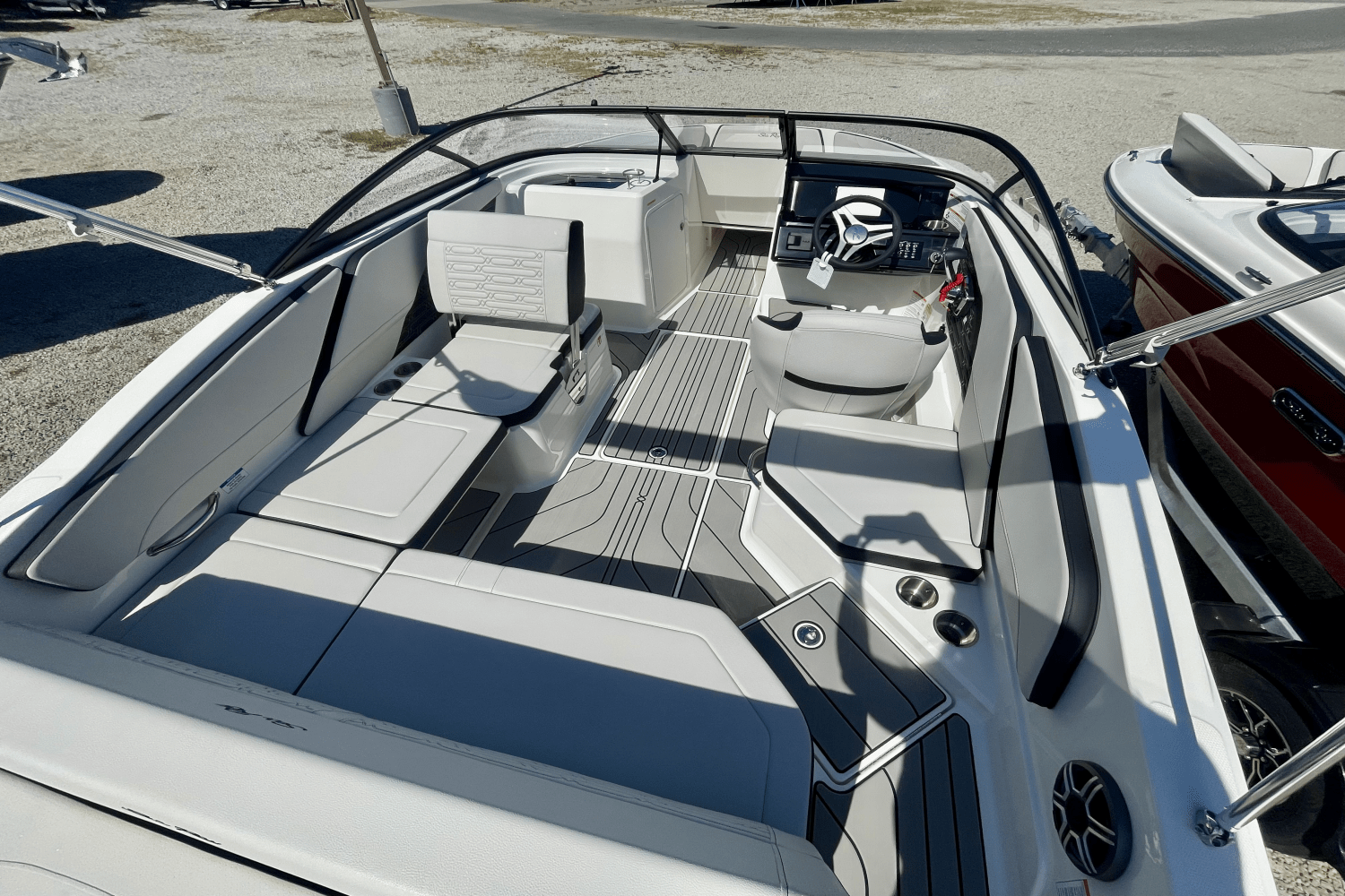 2026 Sea Ray SPX 210 Outboard Image Thumbnail #3