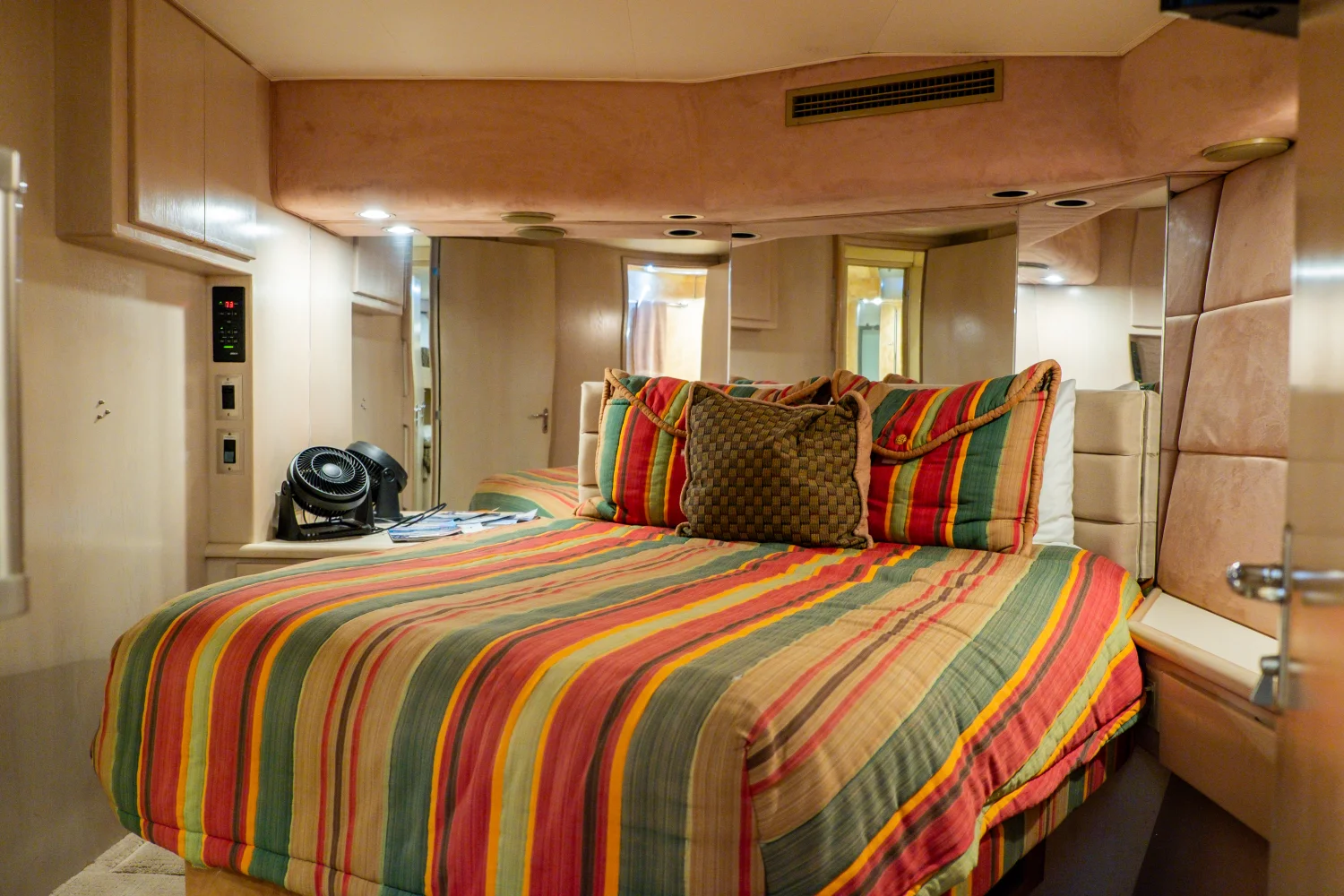 1996 Hatteras 54 CONVERTIBLE Image Thumbnail #35