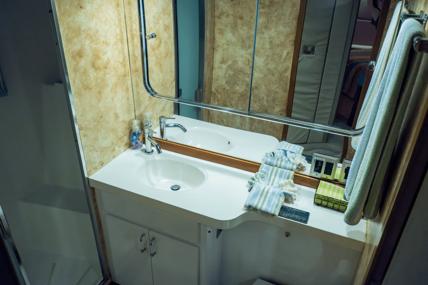 1996 Hatteras 54 CONVERTIBLE Image Thumbnail #37