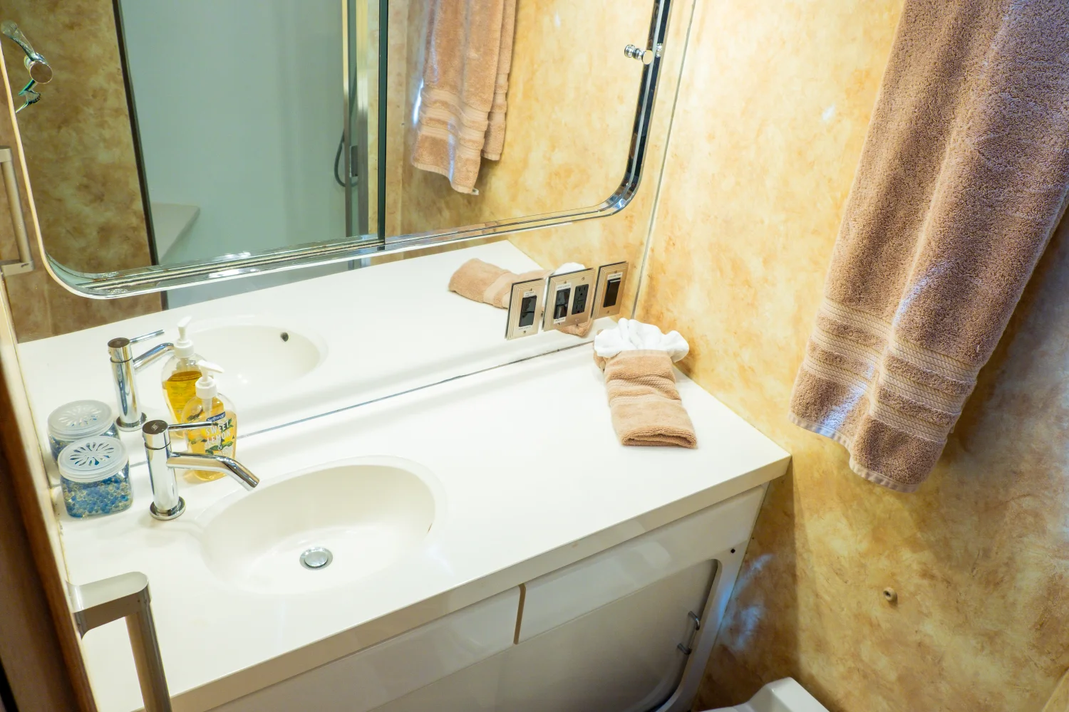 1996 Hatteras 54 CONVERTIBLE Image Thumbnail #31