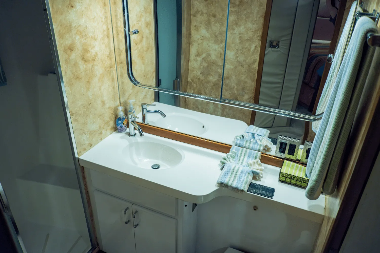 1996 Hatteras 54 CONVERTIBLE Image Thumbnail #37