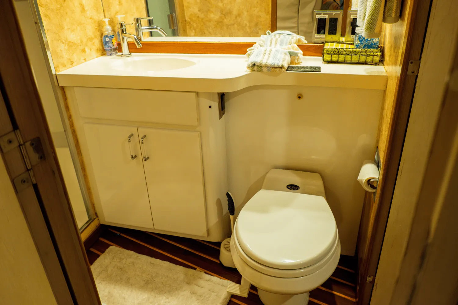 1996 Hatteras 54 CONVERTIBLE Image Thumbnail #40