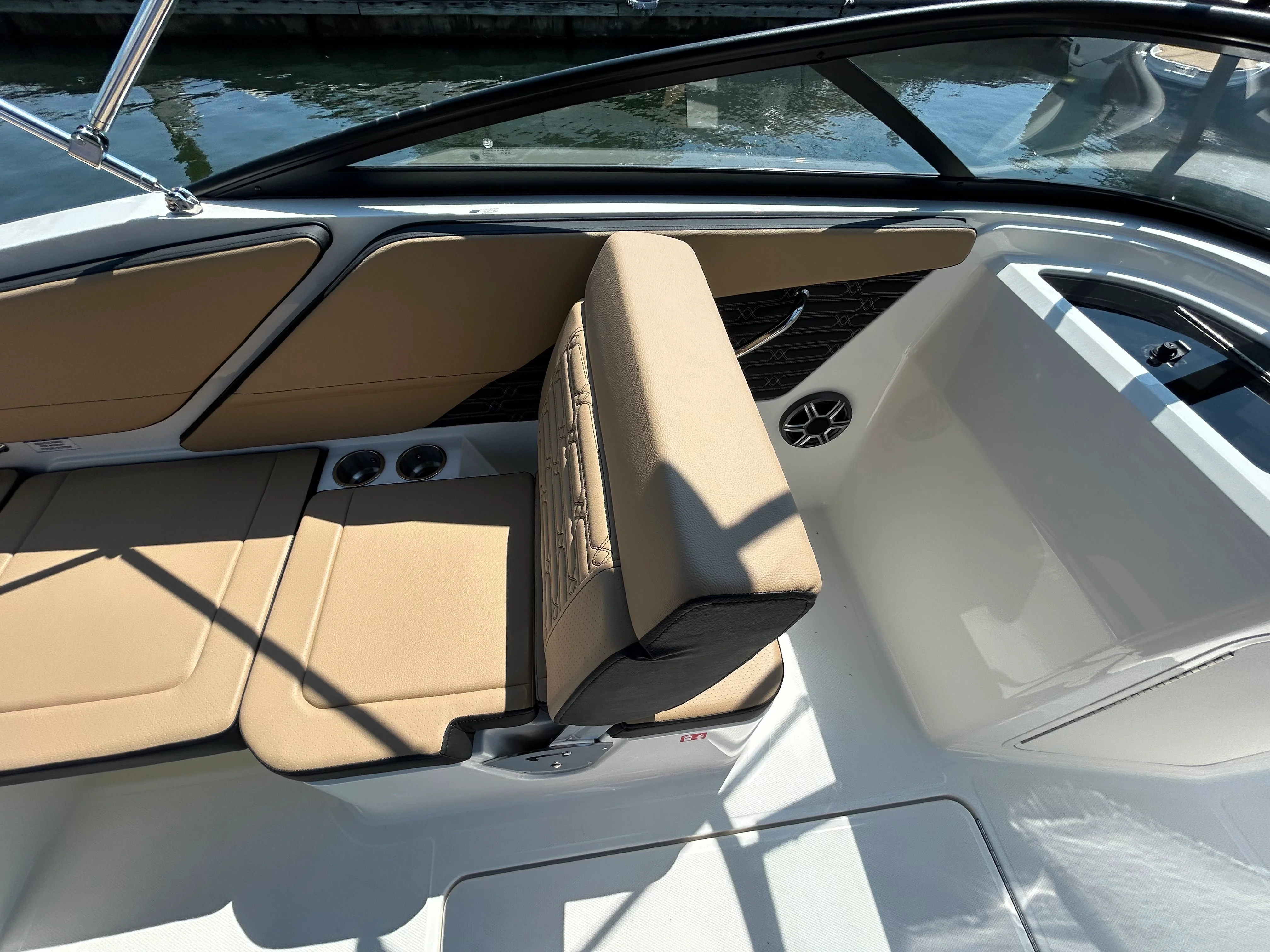 2026 Sea Ray SPX 210 Outboard Image Thumbnail #12