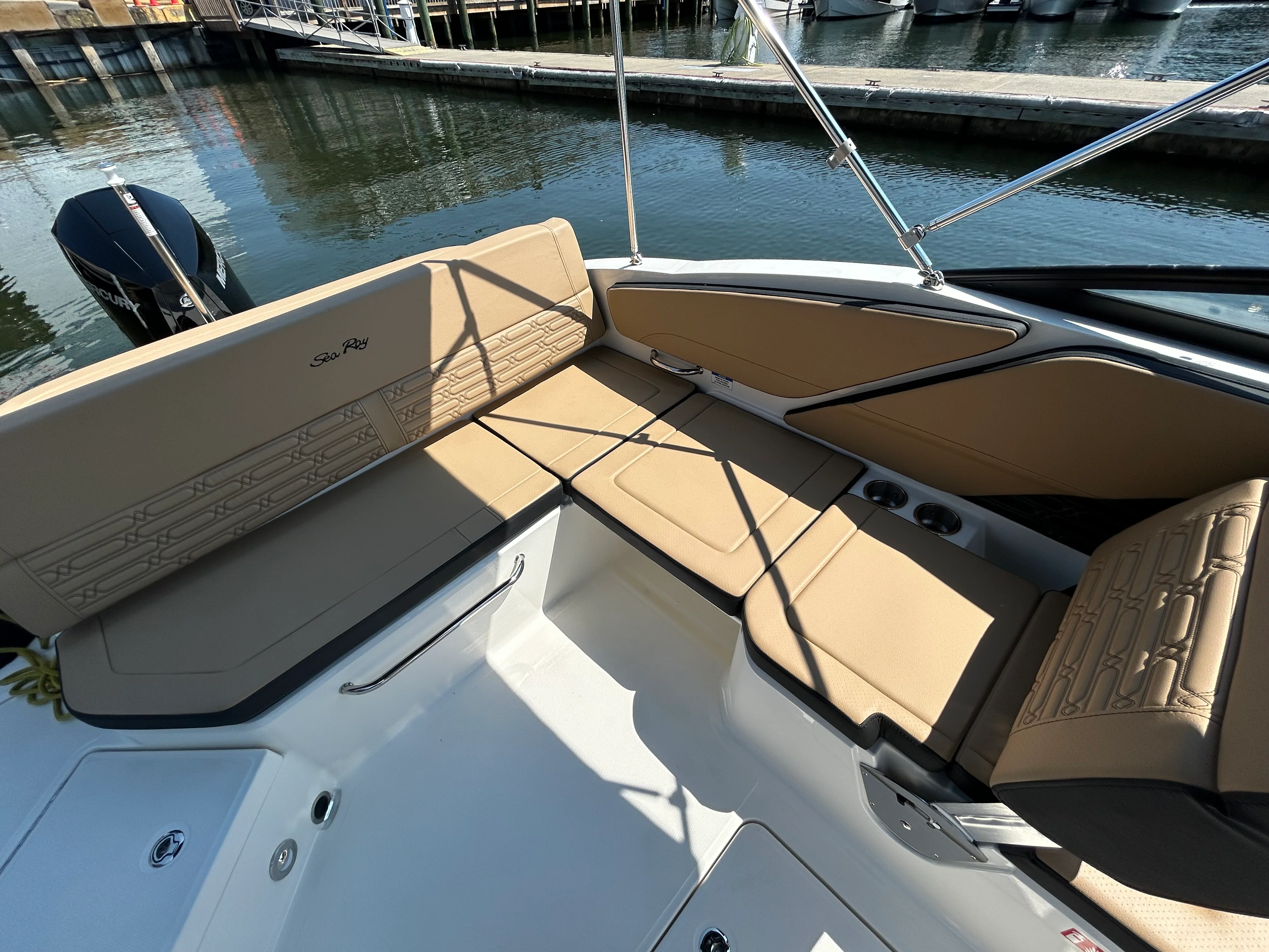 2026 Sea Ray SPX 210 Outboard Image Thumbnail #18